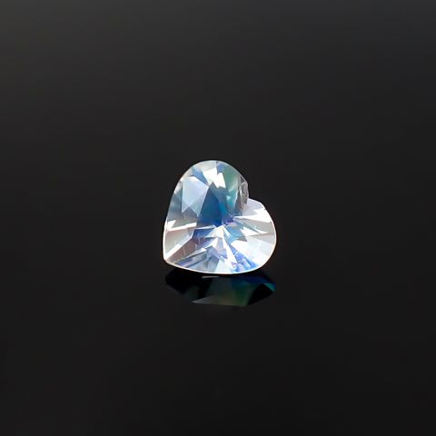 レインボームーンストーン マダガスカル産 0.72ct / 6x5.5mm前後 [260632377]