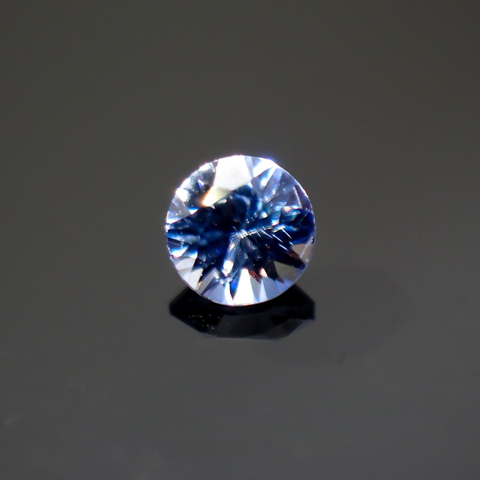 ベニトアイト(宝石名ベニトアイト)アメリカ・カリフォルニア州産 0.095ct 識別済[220114206]2.6x2.6mm前後