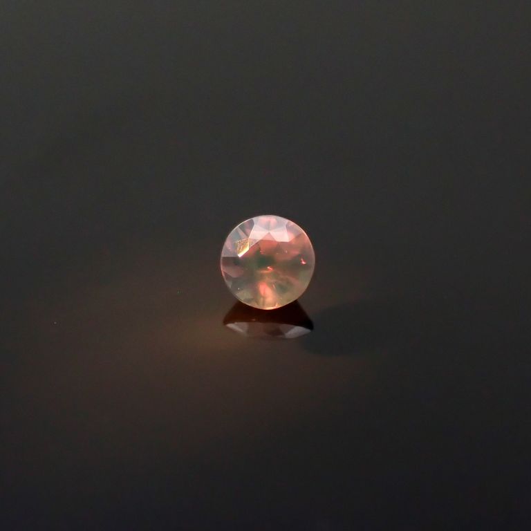 電球色(ライト)の照射で変色