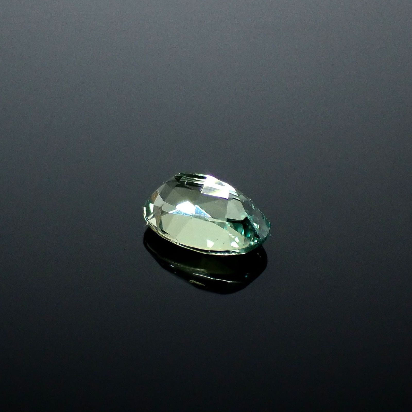 アレキサンドライト(宝石名アレキサンドライト)ブラジル産 GIA鑑付 0.63ct / 6.08x4.24mm前後 [251031288]