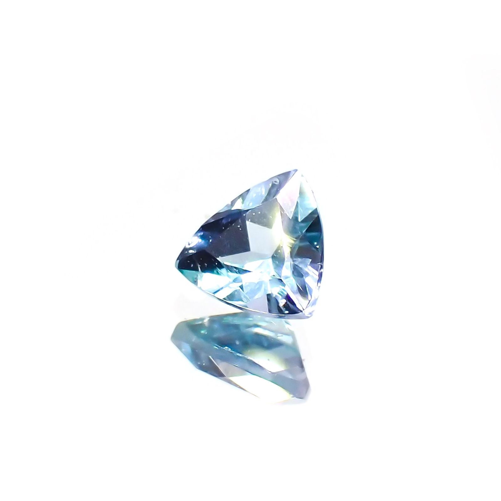 ブルーコーネルピン タンザニア産 0.23ct / 4x4mm前後 [231224497]