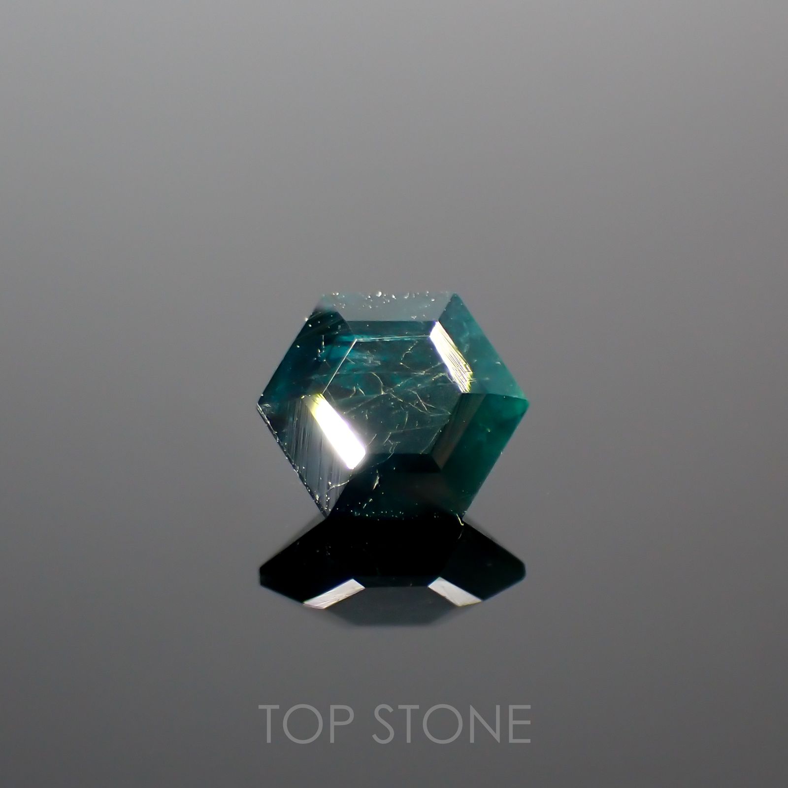 ◇ヘキサゴンカット◇グランディディエライト マダガスカル産 ルース 0.55ct[210813063]5×5mm前後