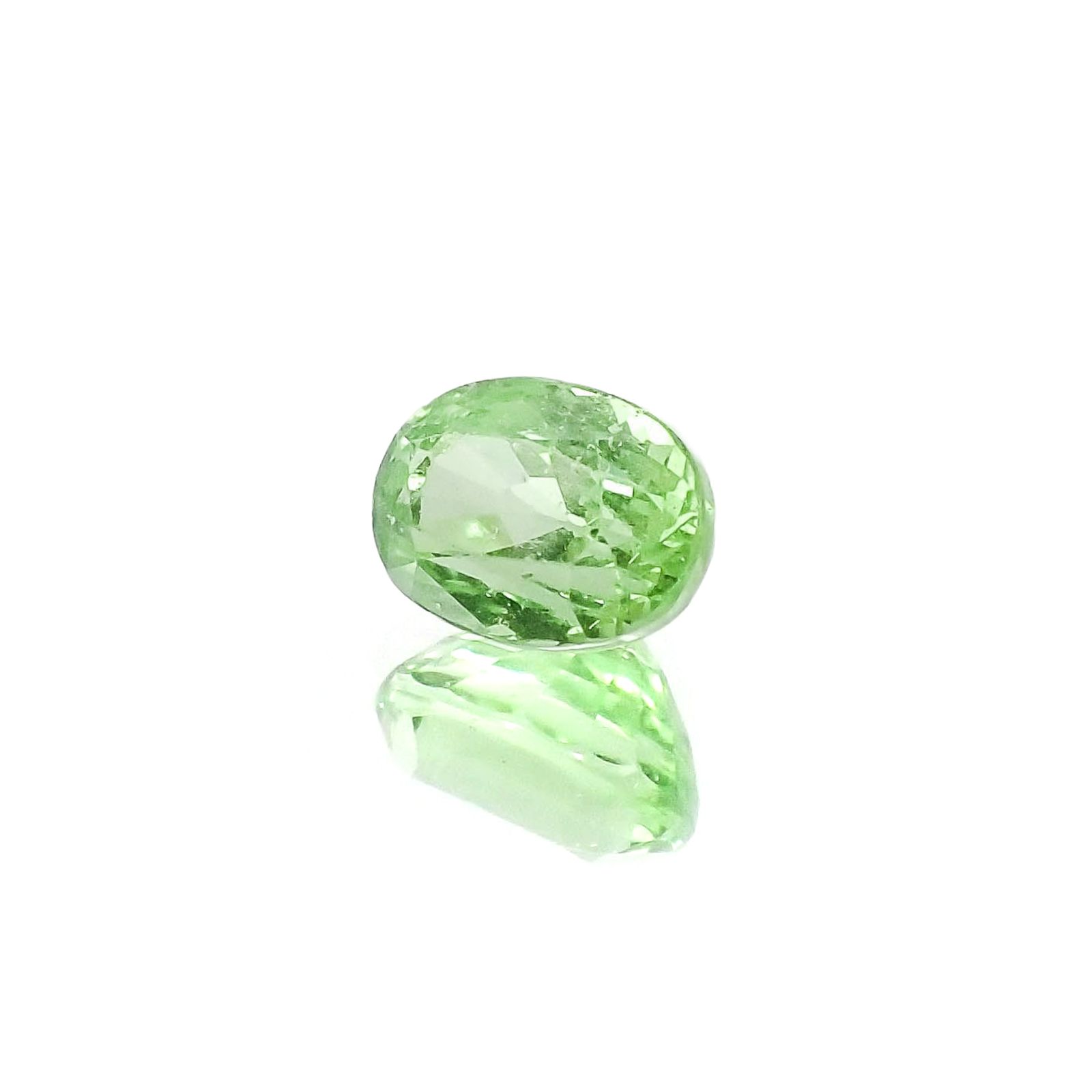 ミントガーネット(宝石名グリーン グロッシュラー・ガーネット)タンザニア産 識別済 1.15ct / 6.6x4.8mm前後 [260222255]