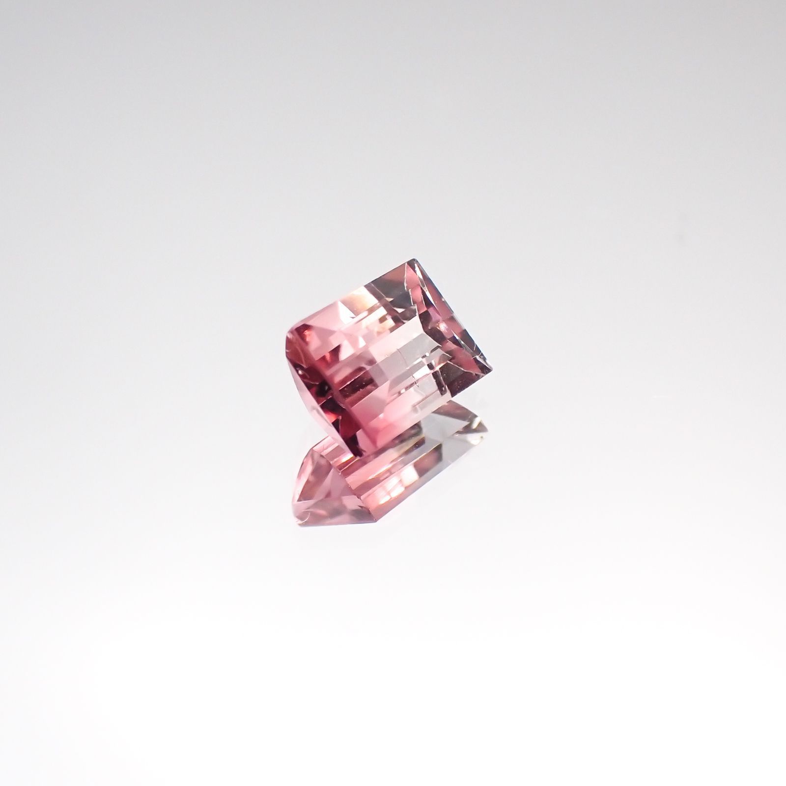 バイカラートルマリン(宝石名バイカラー・トルマリン)ブラジル産 0.86ct 識別済[230622374]5.9x4.6mm前後