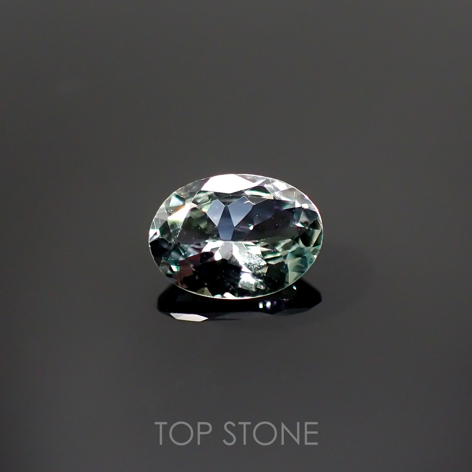 バイカラータンザナイト(宝石名バイカラー・ゾイサイト) タンザニア産 0.71ct 識別済[210812646]7×5mm前後