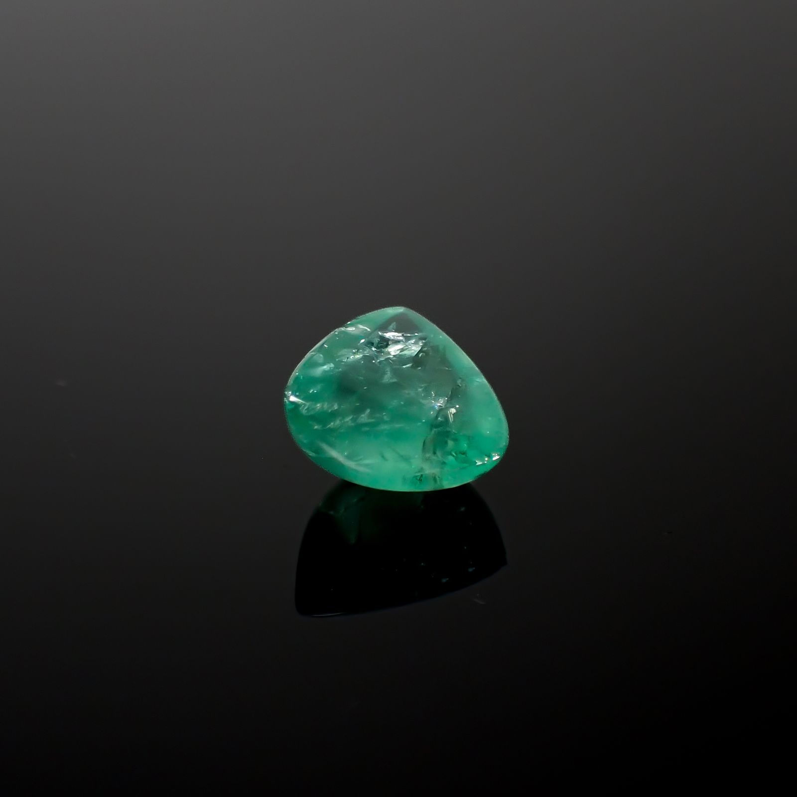 フローライト フルオレッセンス イギリス・ロジャリー鉱山産 4.63ct[240527714]10x9.9mm前後