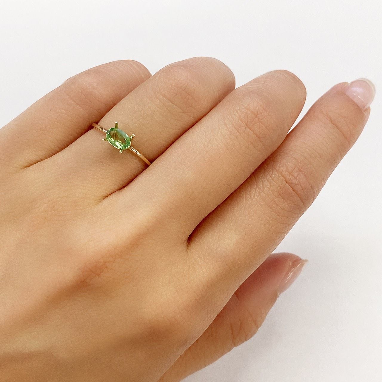 ミントガーネット(宝石名グリーン グロッシュラー・ガーネット) タンザニア産 0.42ct 識別済[210711533]5.9×3.8mm前後