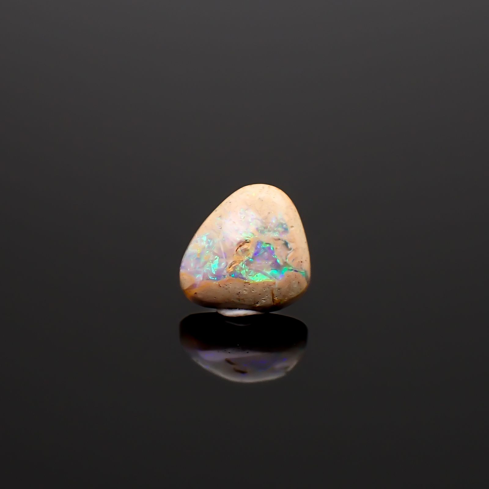 ボルダーオパール オーストラリア産 0.85ct / 8.3x7mm前後 [260933072]