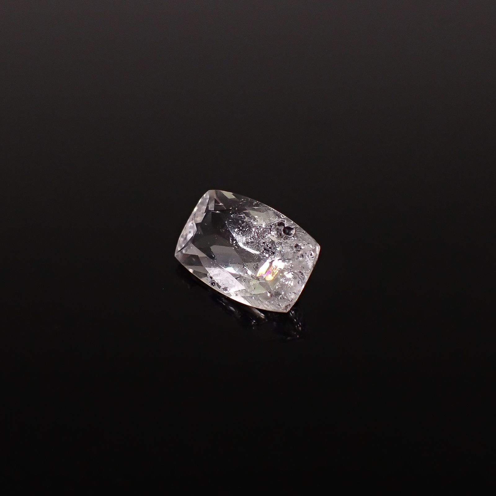 グラファイトインクォーツ ブラジル産 3.94ct / 12.8x8.4mm前後 [260331930]