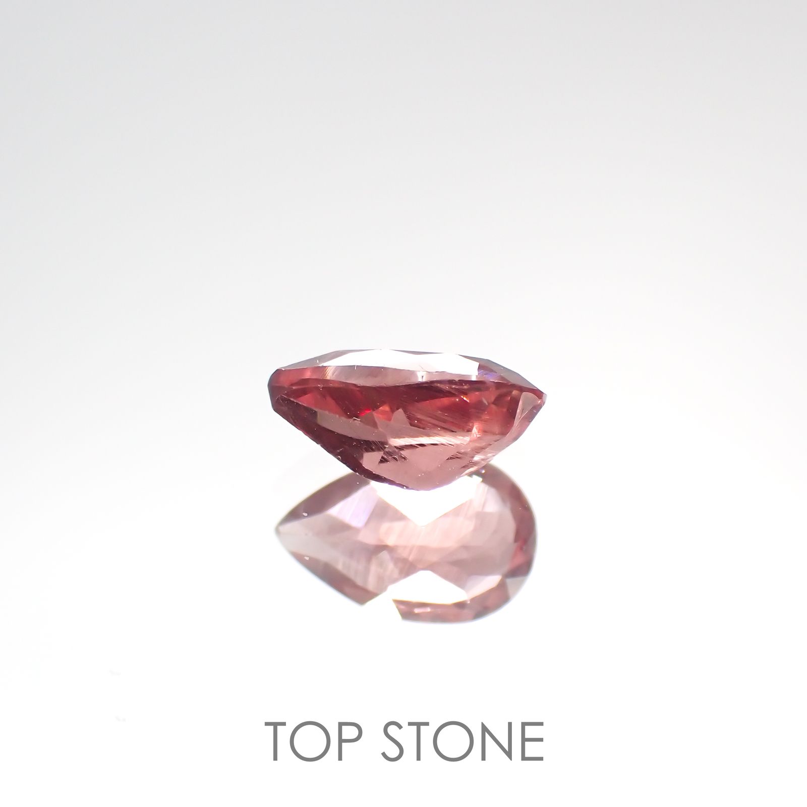 ピンクアパタイト(宝石名アパタイト) ブラジル産 1.05ct 識別済[210812463]8.2×5.3mm前後