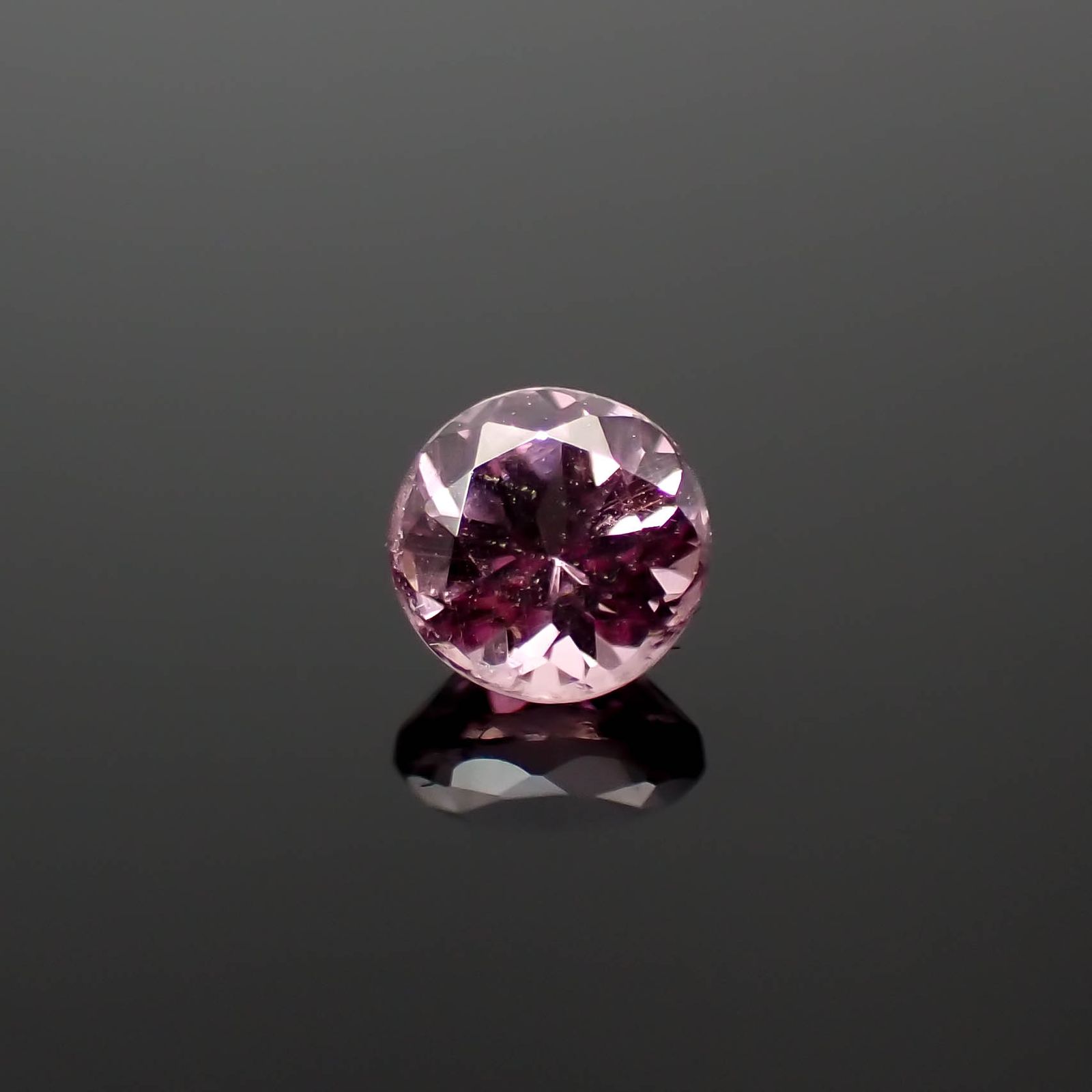 ドラゴンガーネット タンザニア産 0.38ct[240427286]4x4mm前後