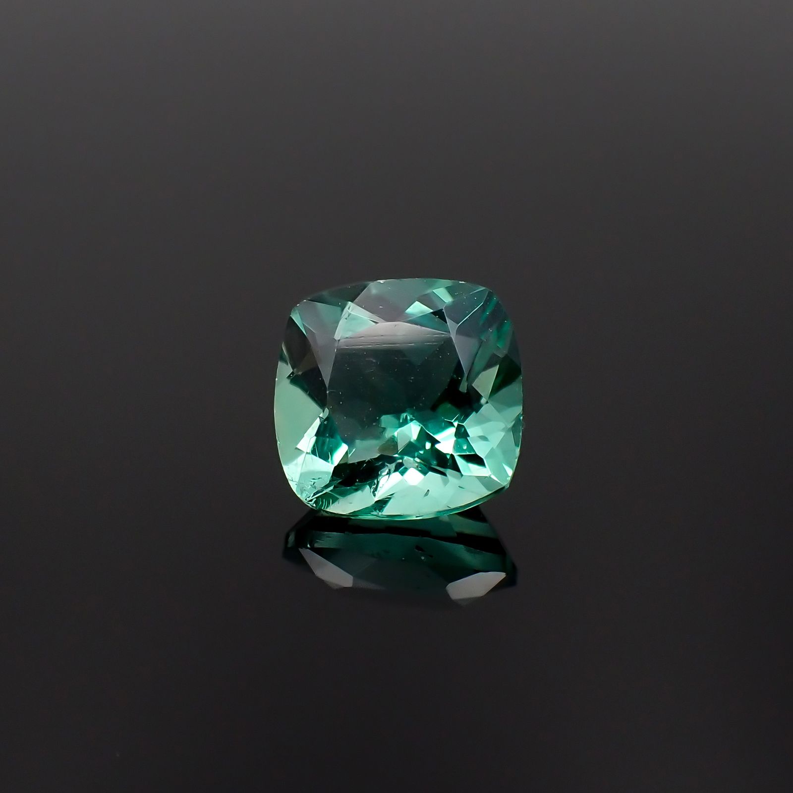 フローライト フルオレッセンス イギリス・ロジャリー鉱山産 2.03ct[230923325]7.6x7.3mm前後