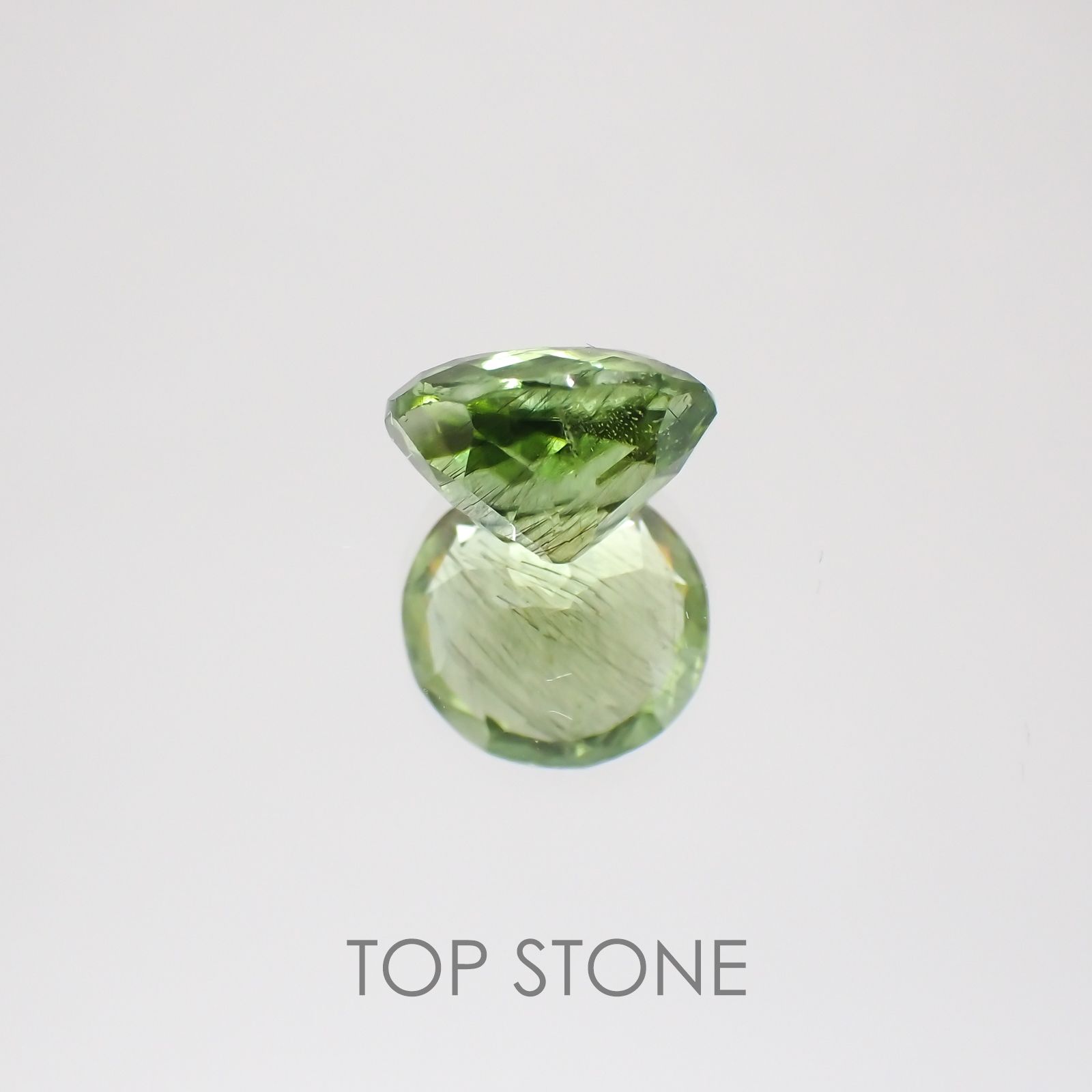 ルドウィジャイトインペリドット  パキスタン産 ルース 3.36ct[20128795]9.5×9mm前後