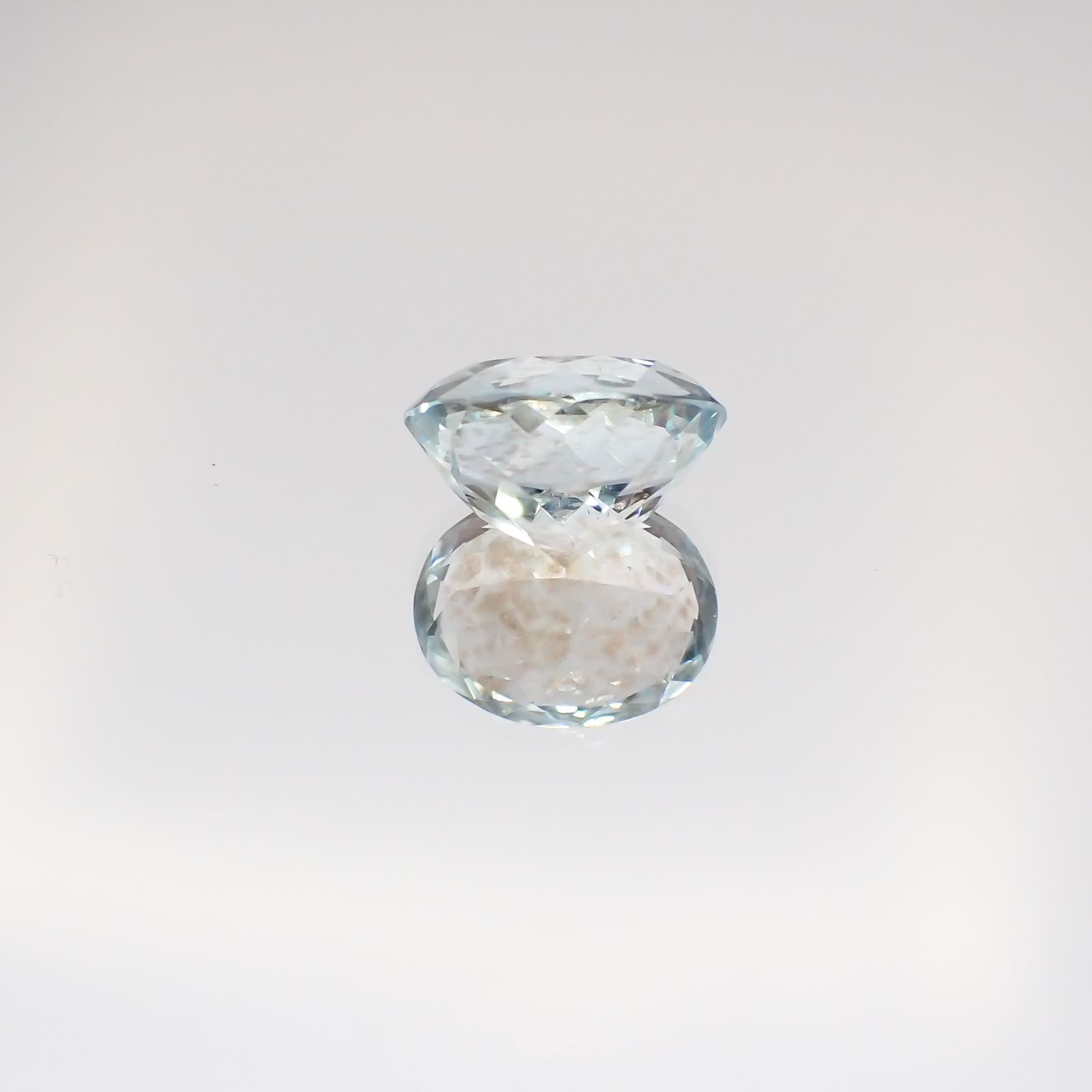 アベンチュリンアクアマリン(宝石名シーン・アクアマリン) ナイジェリア産 3.995ct ソ付(彩珠)[210712968]11.6×9.2mm前後
