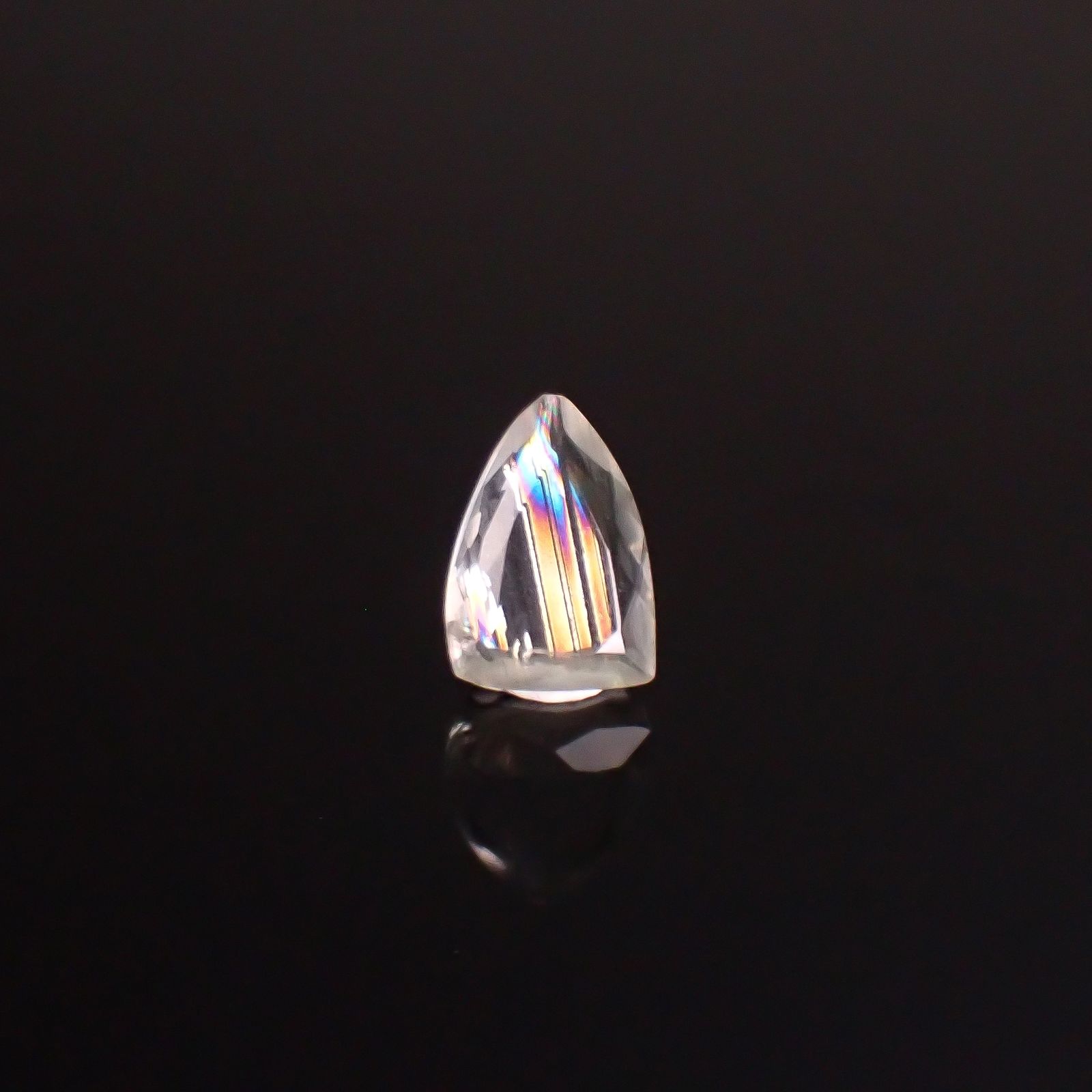 ◇リバーシブル◇マラウイムーンストーン マラウイ共和国産 2.27ct / 11.1x7.8mm前後 [260331812]