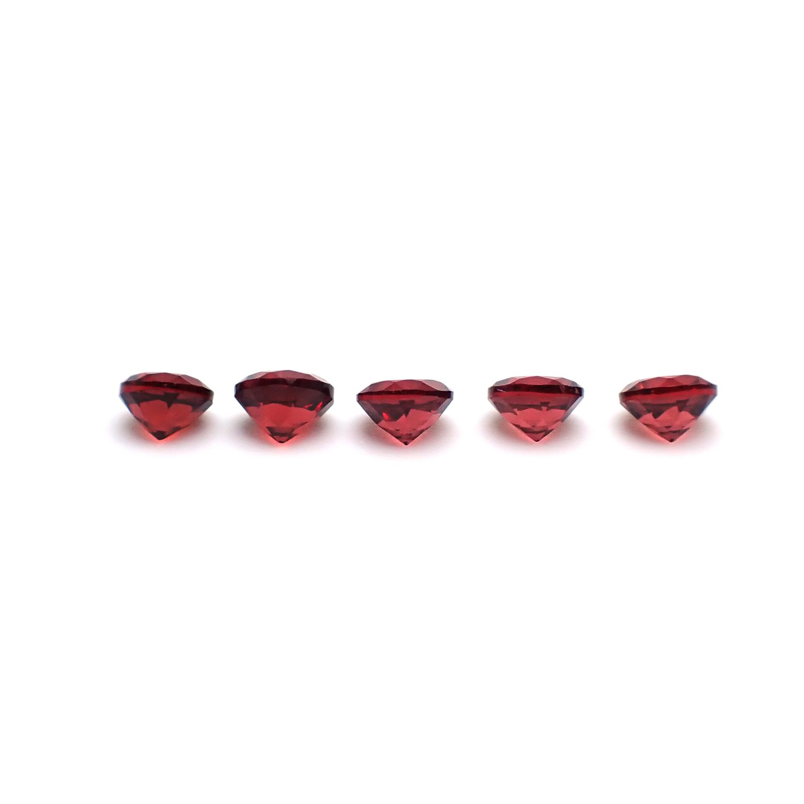 ◇ランダムセレクト◇パイロープアルマンディンガーネット モザンビーク産 約0.30ct / 4x4mm前後 [260532203-PAC]