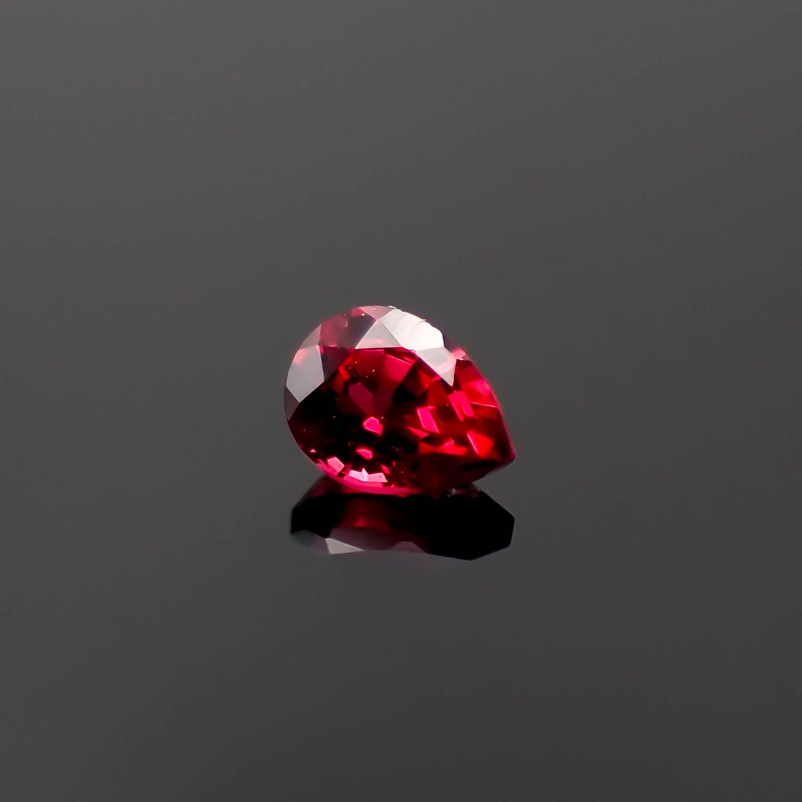 レッドスピネル ビルマ産 0.19ct[230722606]4x3mm前後