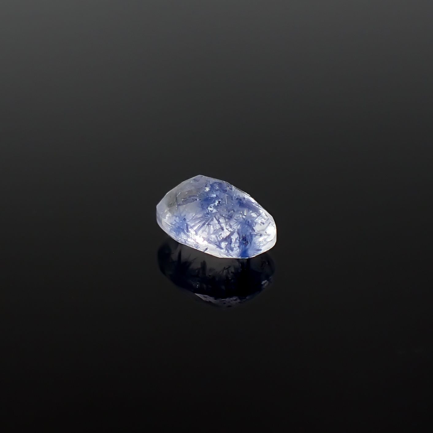 デュモルチェライトインクォーツ ブラジル産 0.83ct / 7.1x4.9mm前後 [260331849]