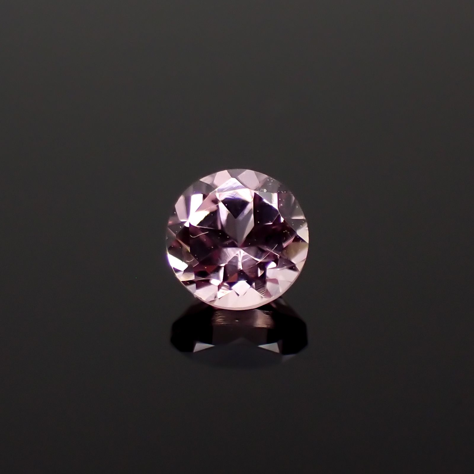 ドラゴンガーネット タンザニア産 0.37ct[230421445]4x4mm前後