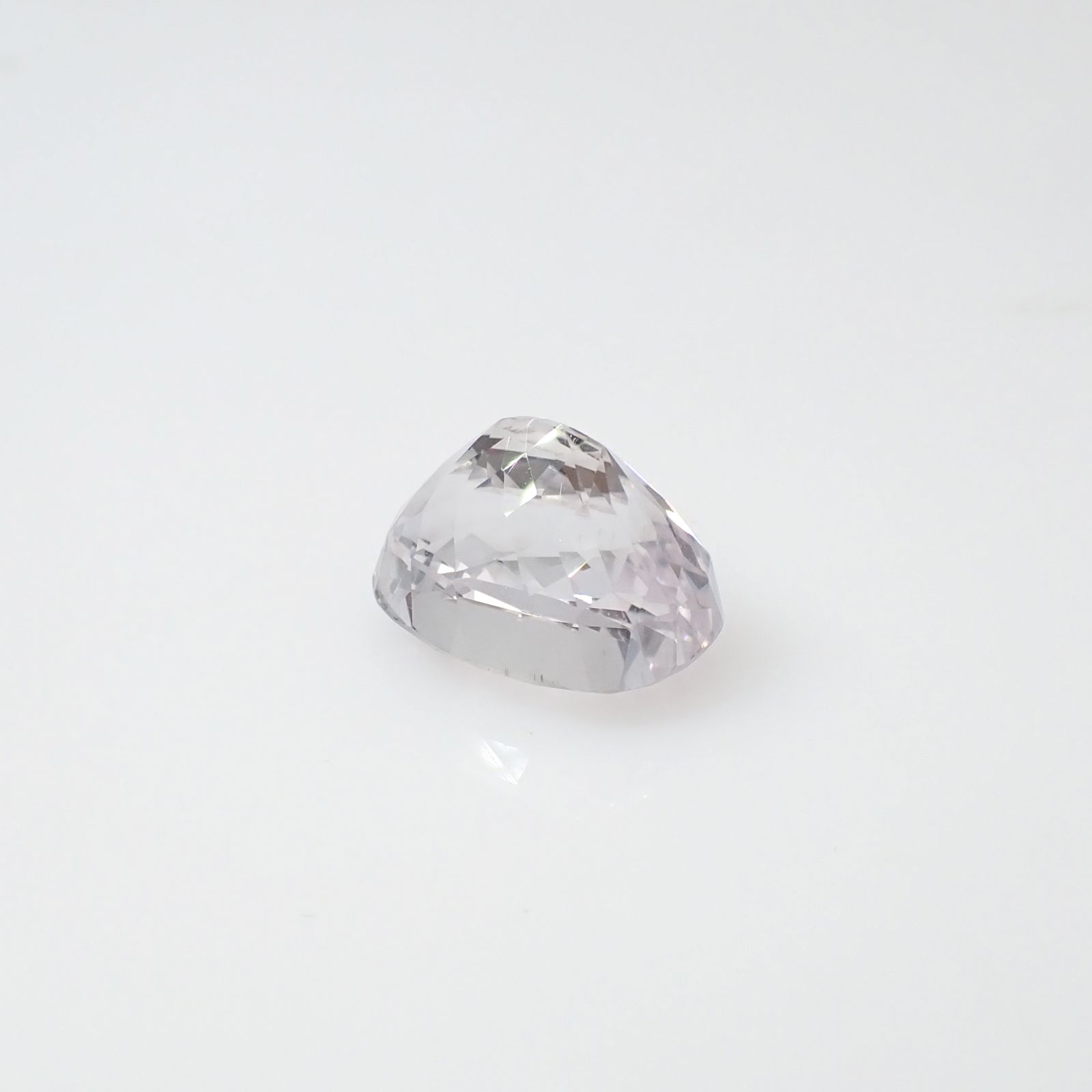ブルースポジュミン フルオレッセンス(宝石名スポジュミン)アフガニスタン産 10.11ct ソ付(彩珠)[221018696]14.1x10.7mm前後