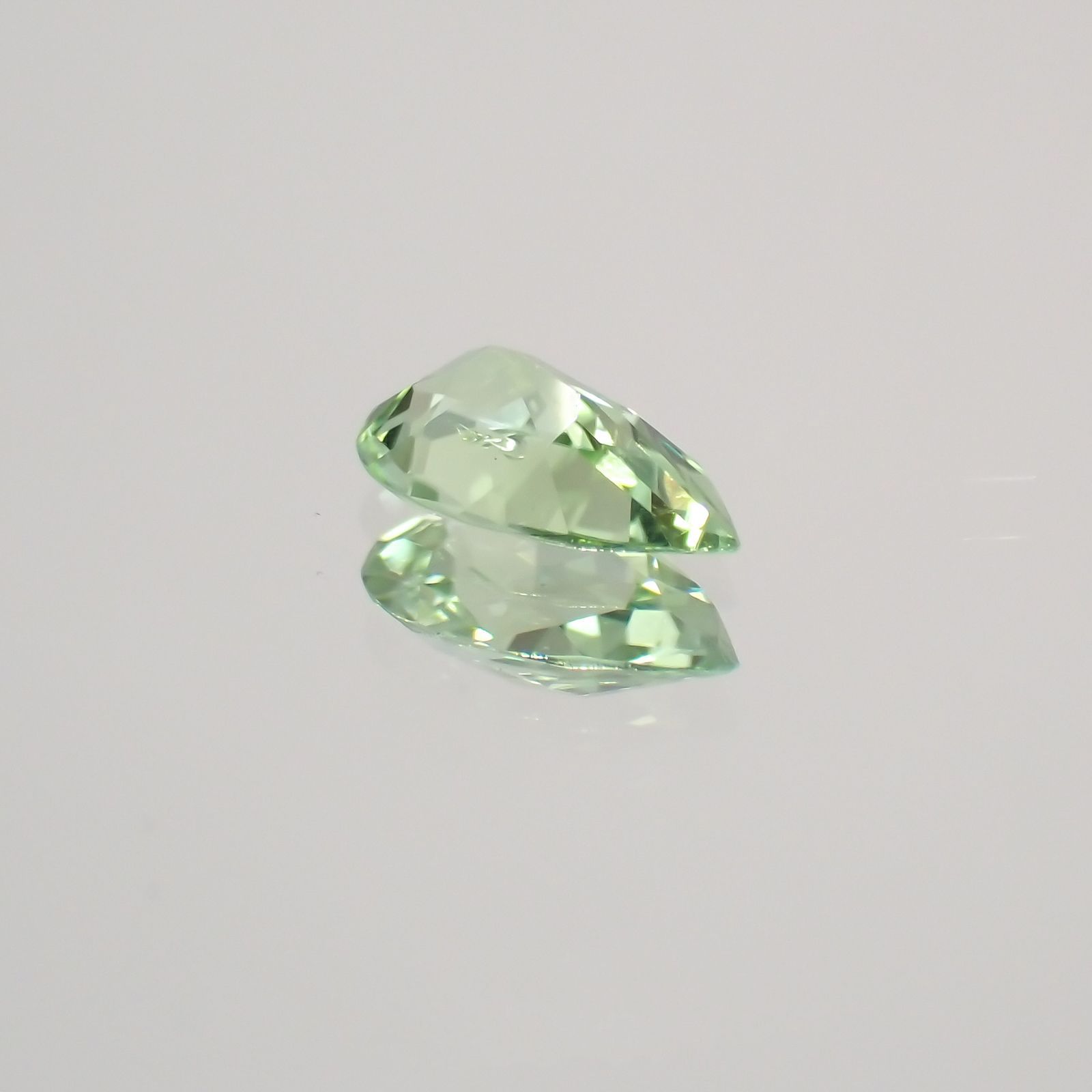 ミントカラー パライバトルマリン(宝石名トルマリン/別名パライバ・トルマリン) モザンビーク産 0.22ct 識別済[210510651]5.8×3.5mm前後