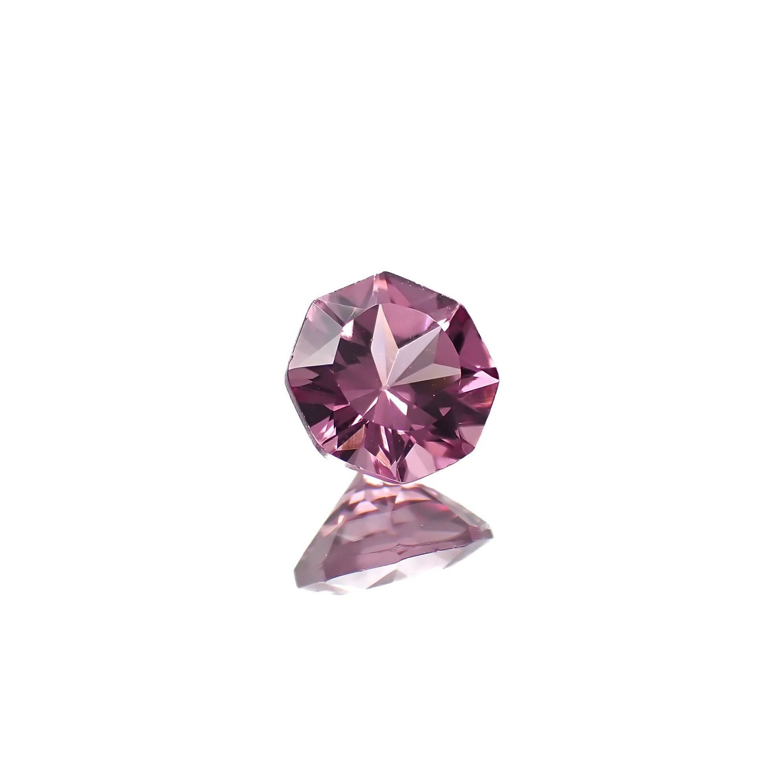 ◇オクタゴンカット◇カラーシフト マラヤガーネット(宝石名ガーネット)タンザニア産 0.61ct 識別済[220817567]5.1x5mm前後