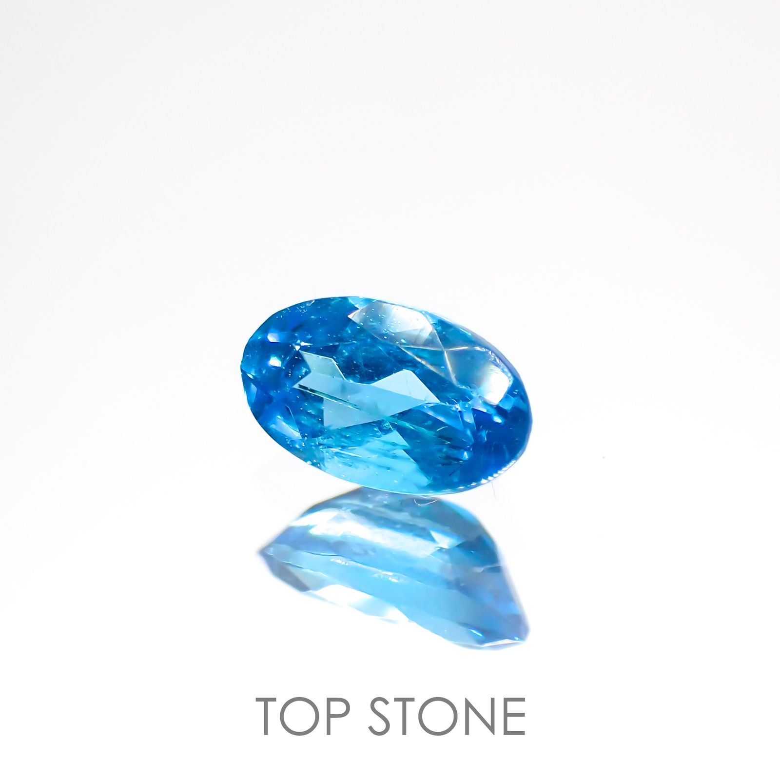 ネオンブルーアパタイト(宝石名アパタイト) ブラジル産 0.26ct 識別済[211012573]5×2.9mm前後