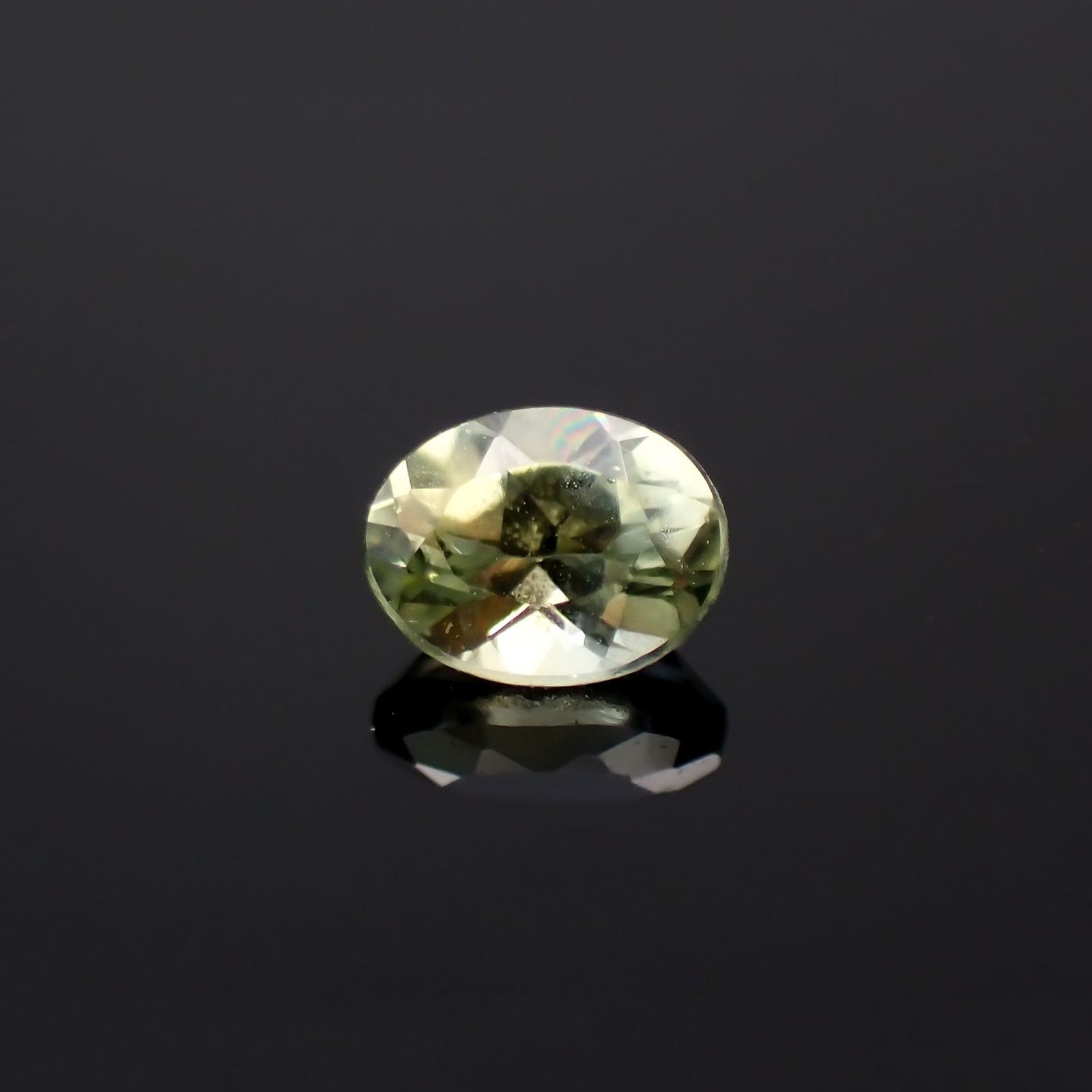 モンタナサファイア(宝石名サファイア)アメリカ・モンタナ州産 識別済 0.25ct / 4x3.1mm前後 [260422429]