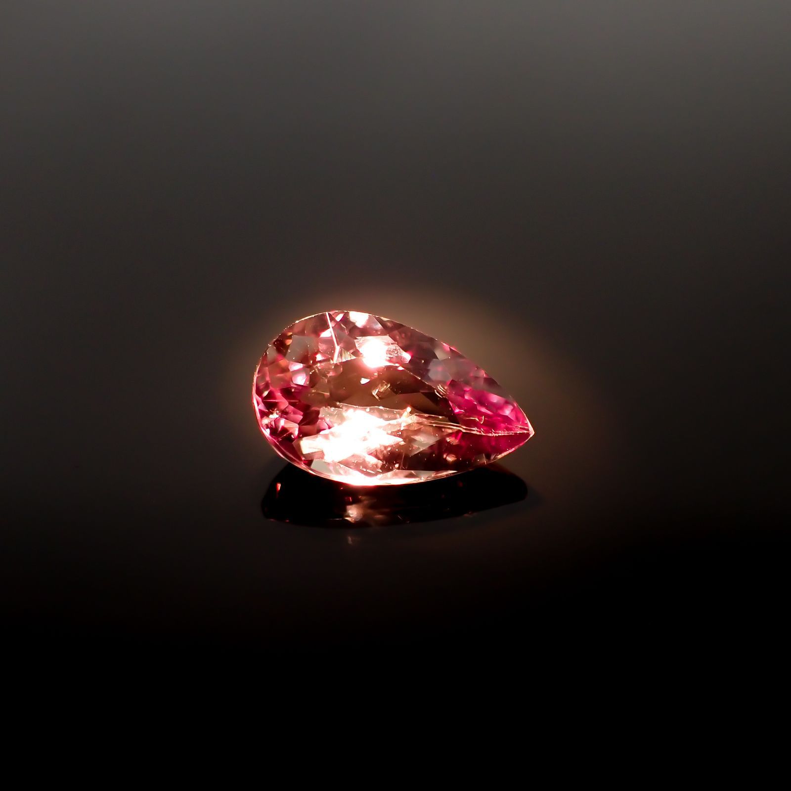 カラーシフト ダイアスポア(宝石名ダイアスポア)トルコ産 1.44ct 識別済[220616687]9.8x6mm前後