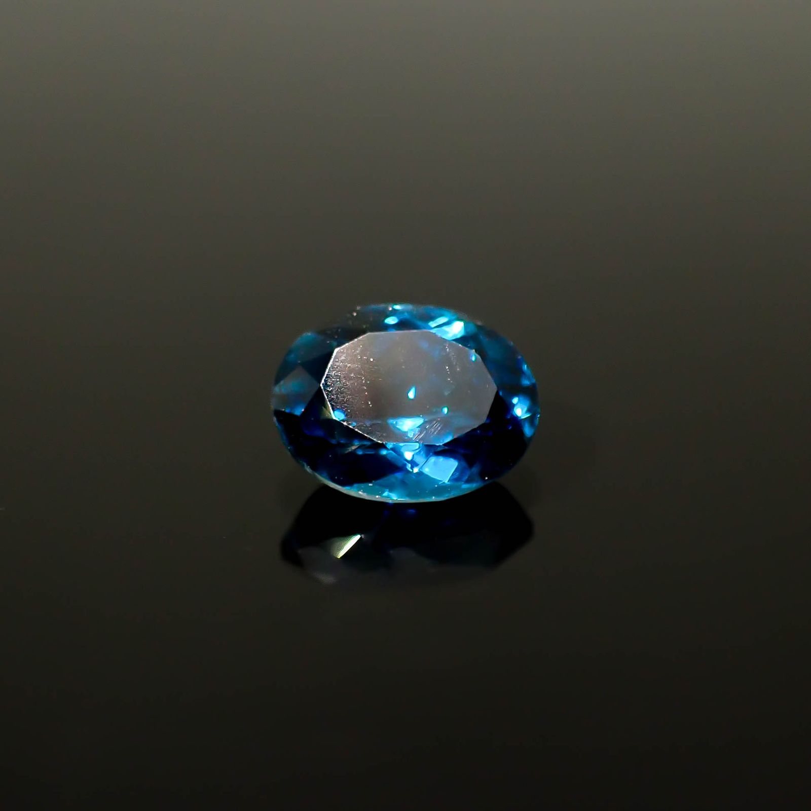 ロンドンブルートパーズ ブラジル産 3.33ct / 10.1x8mm前後 [250931122]