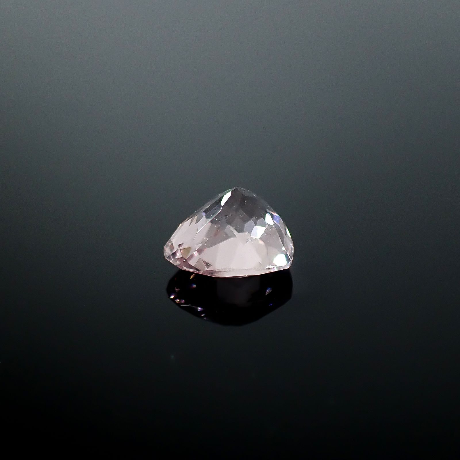 モルガナイト ブラジル産 1.15ct [250730878]6.7x7.6mm前後