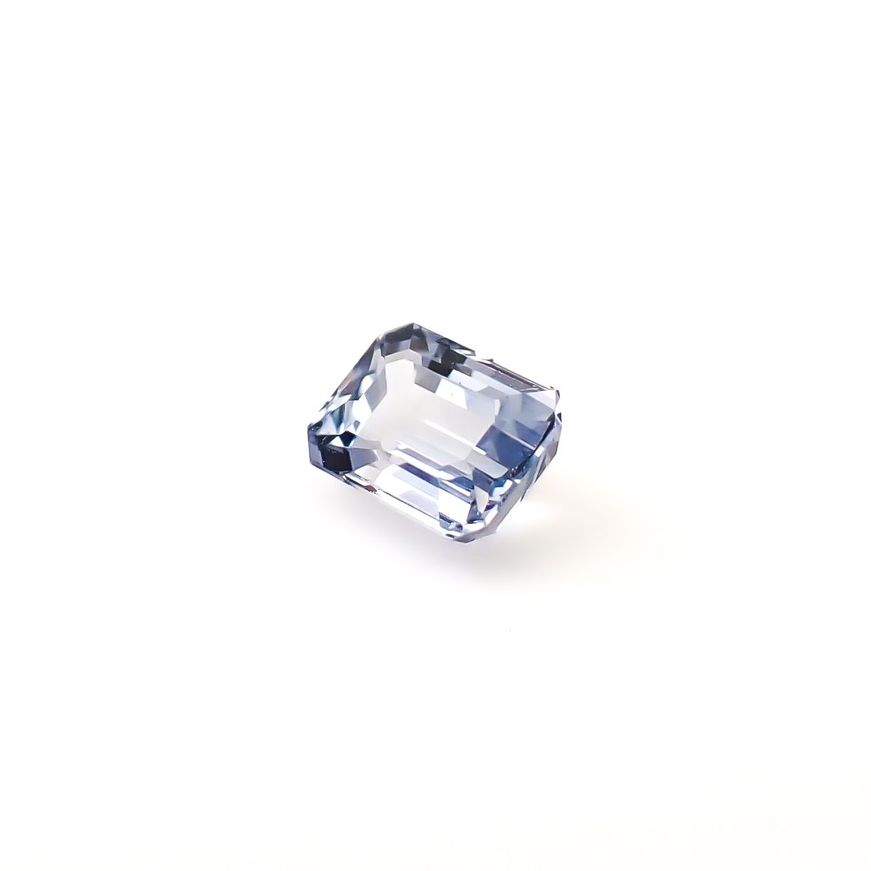 アイスブルーサファイア スリランカ/マダガスカル産 0.71ct / 5.4x4mm前後 [260732587]
