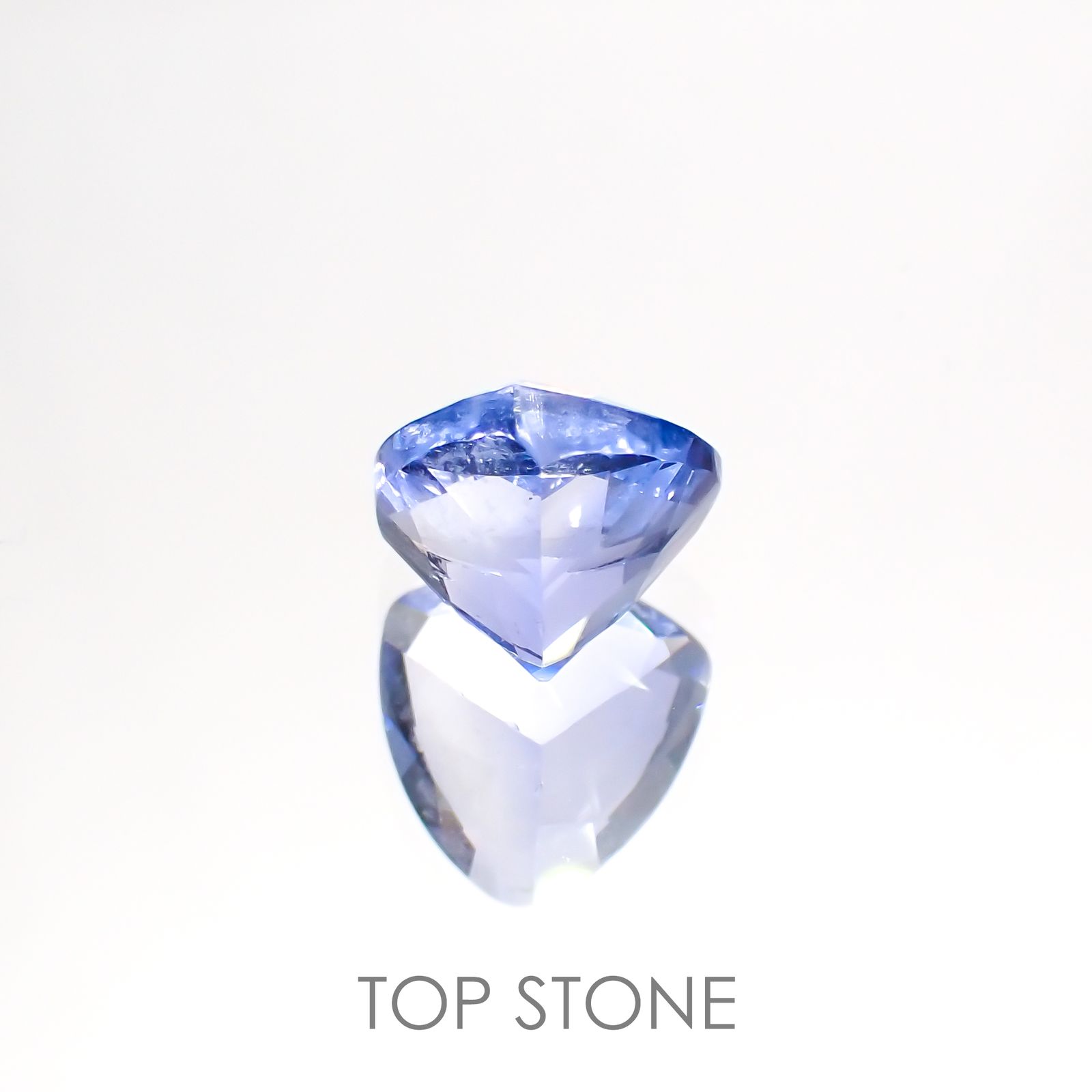 カラーチェンジフローライト(宝石名ブルー・フルオライト)ブラジル産 2.35ct 識別済[220114238]8.1x8mm前後
