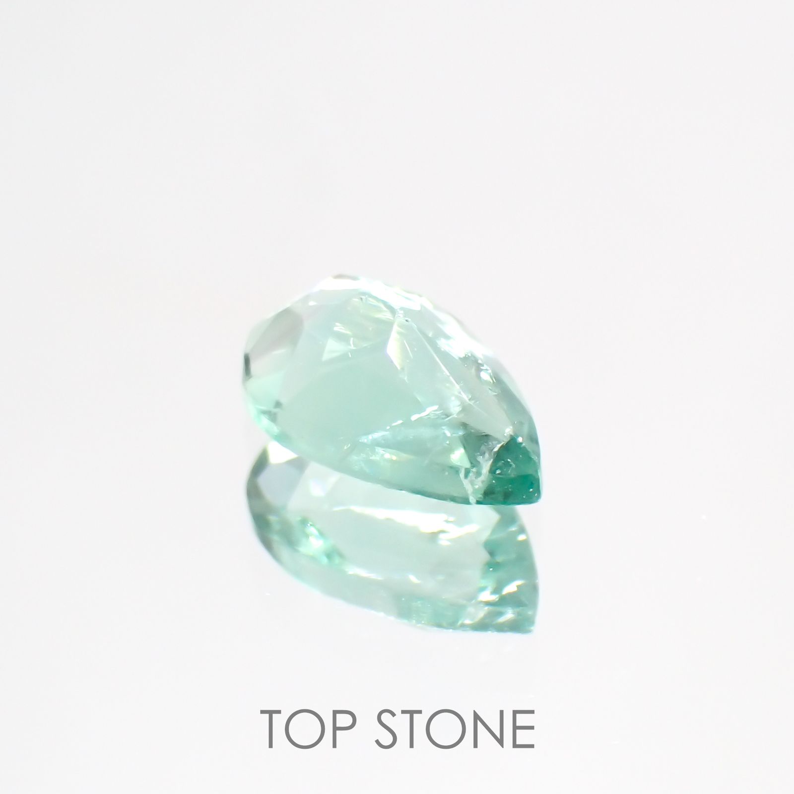 フローライト フルオレッセンス(宝石名フルオライト)イギリス・ロジャリー鉱山産 0.96ct 識別済[211113782]8x5.2mm前後