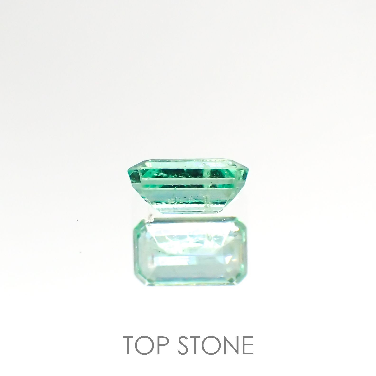 エメラルド(宝石名エメラルド) ザンビア産 0.26ct 識別済[210812998]4.9×2.9mm前後