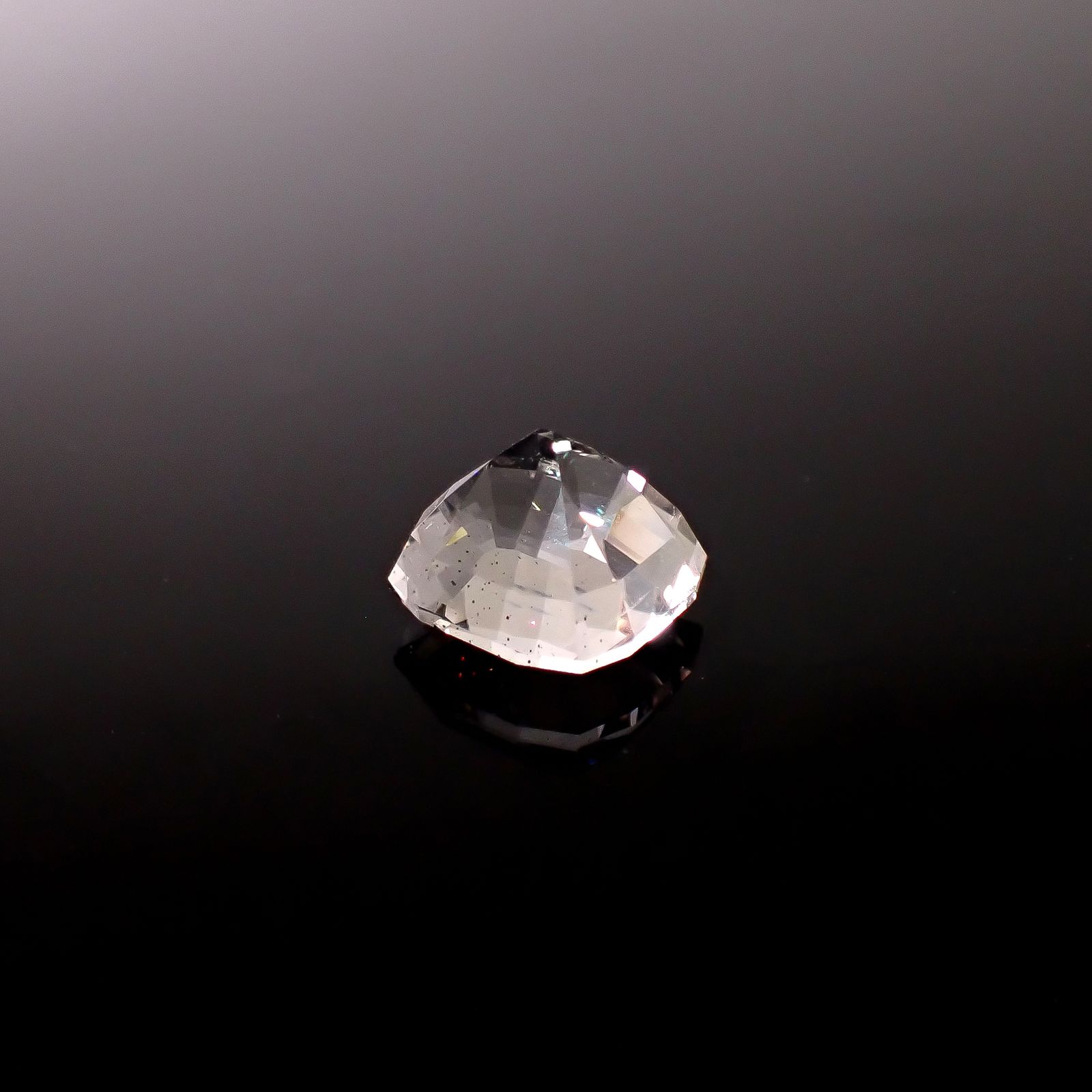 ティンカーベルクォーツ ブラジル産 4.79ct / 10.2x9.8mm前後 [260131525]