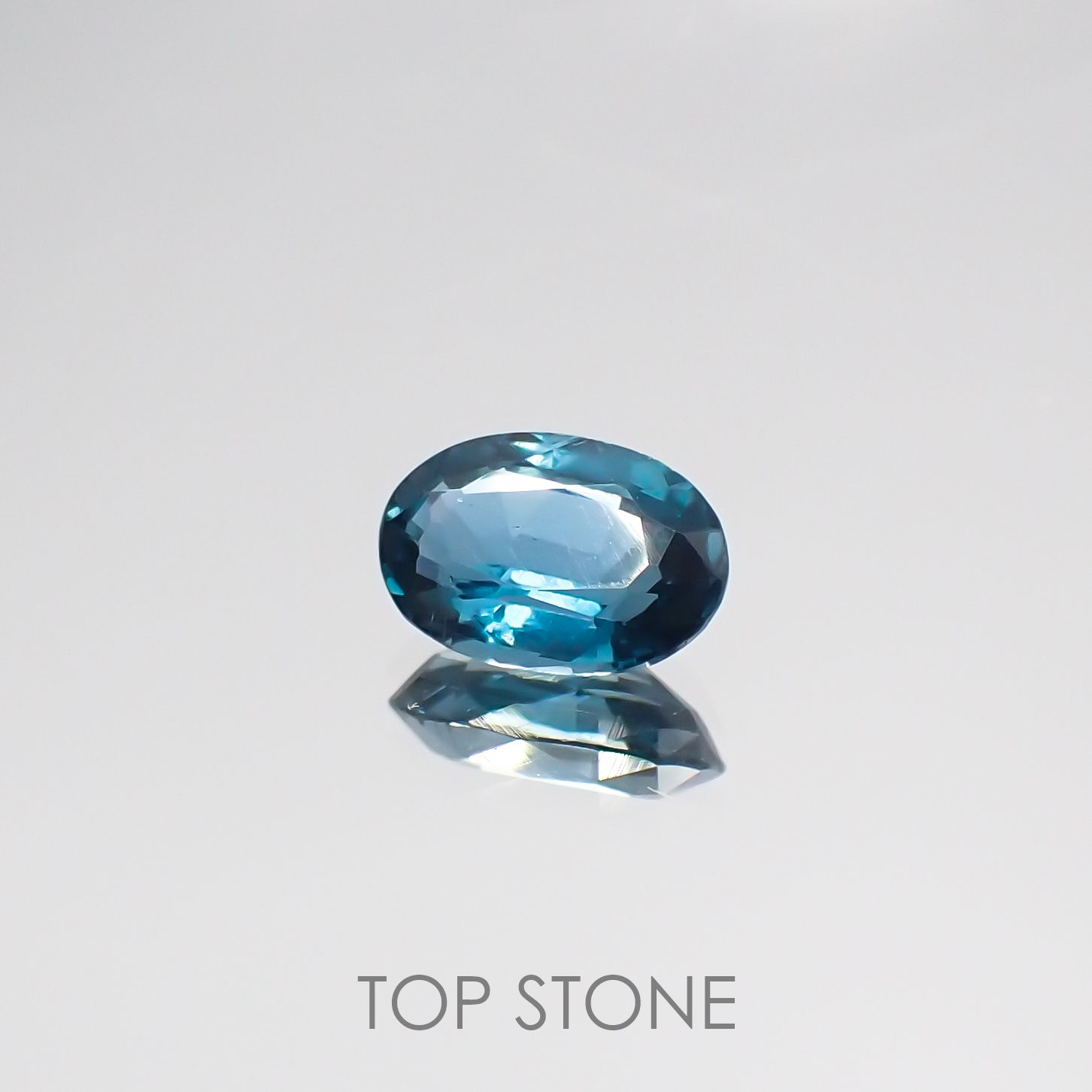 オーシャンブルーカイヤナイト ネパール産 ルース 0.52ct[210711420]6.2×4.1mm前後