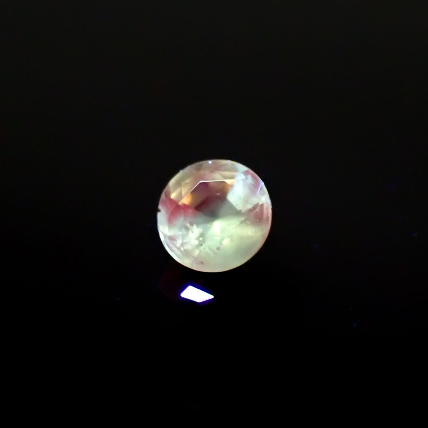 シルキーアレキサンドライト ブラジル・ミナスジェライス州ヘマチタ鉱山産 0.12ct [250129764]3x2.9mm前後