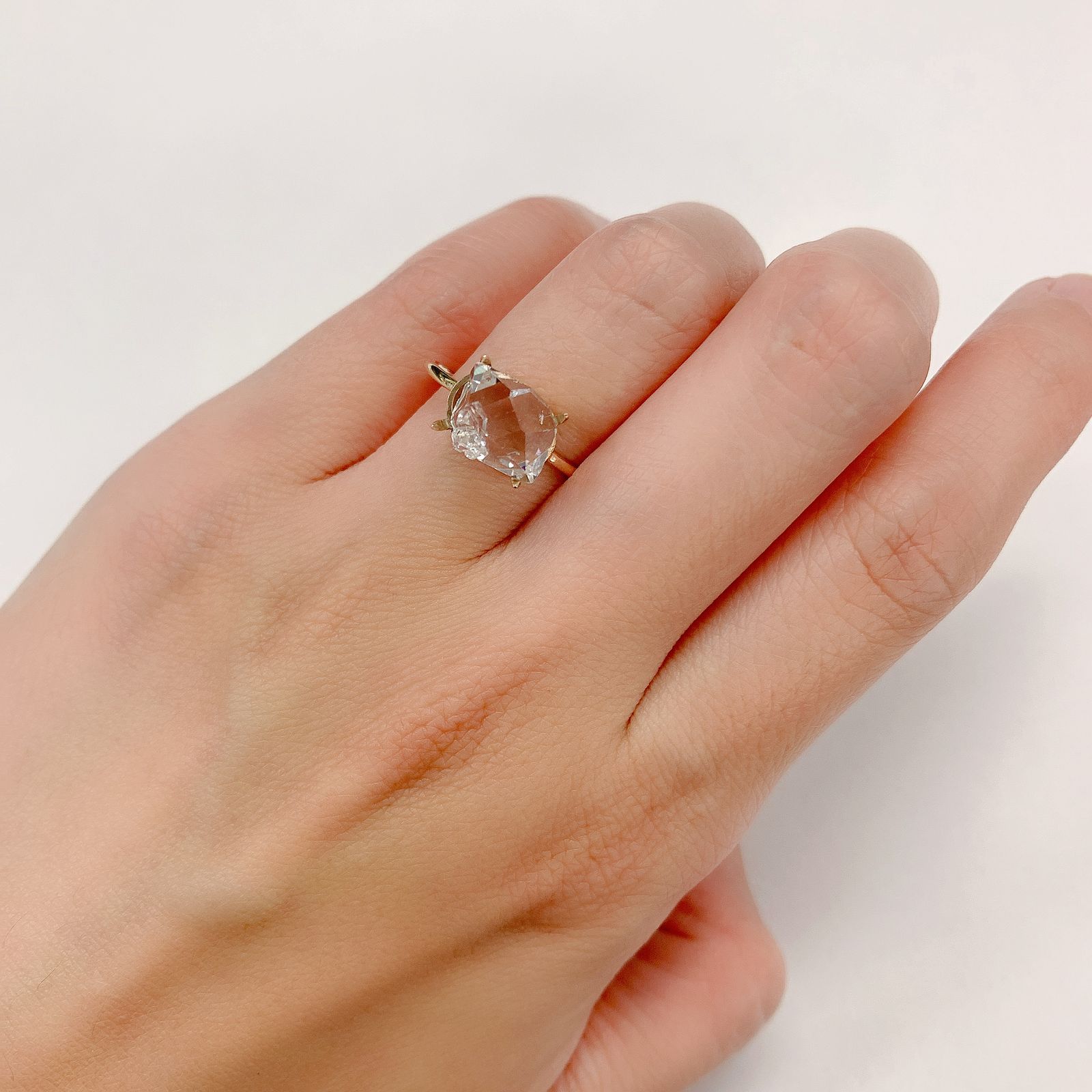 ハーキマーダイヤモンド(宝石名クォーツ) アメリカ・ニューヨーク州産 原石・結晶 3.01ct 識別済[20095004]10.8×8.4mm前後