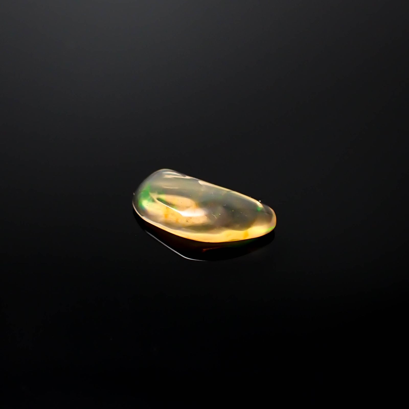 ファイヤーオパール 原石 メキシコ産 0.56ct [240125272]10x5.6mm前後