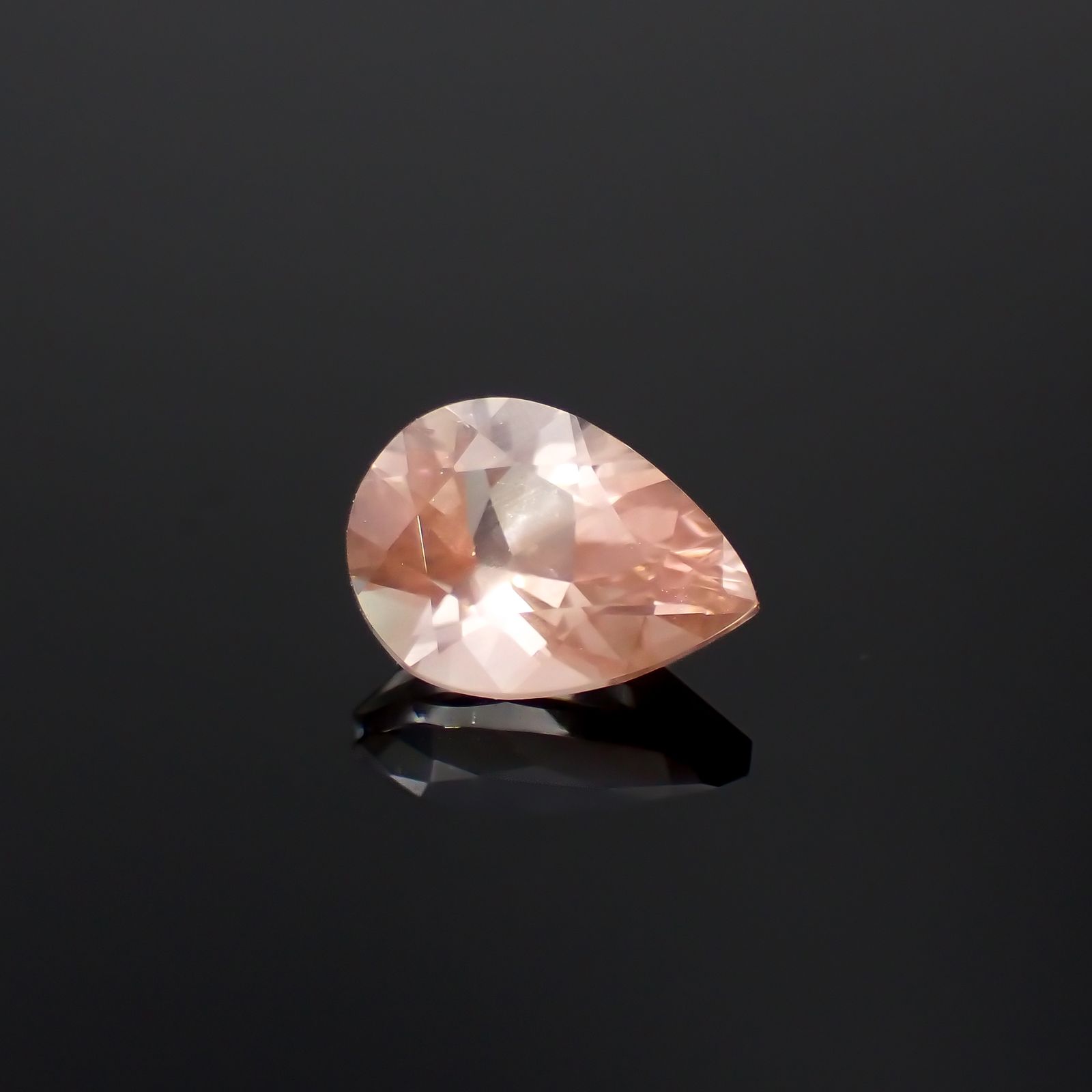 バイカラーオレゴンサンストーン(宝石名バイカラー・ラブラドライト)アメリカ・オレゴン州産 0.65ct 識別済[230722720]7x5.1mm前後