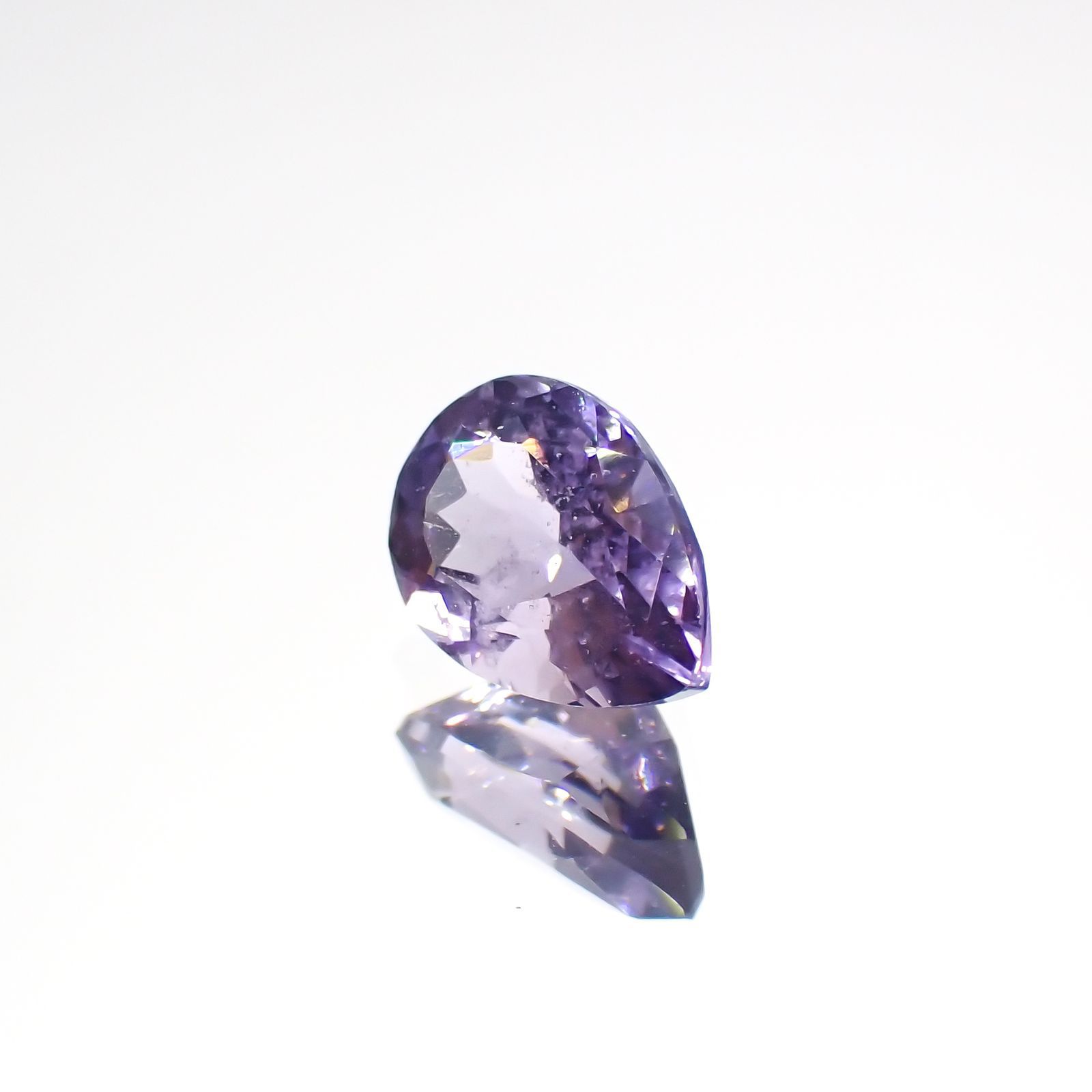 マリアライト(宝石名パープル・スキャポライト)スリランカ産 0.66ct 識別済[220114875]6.9x5mm前後