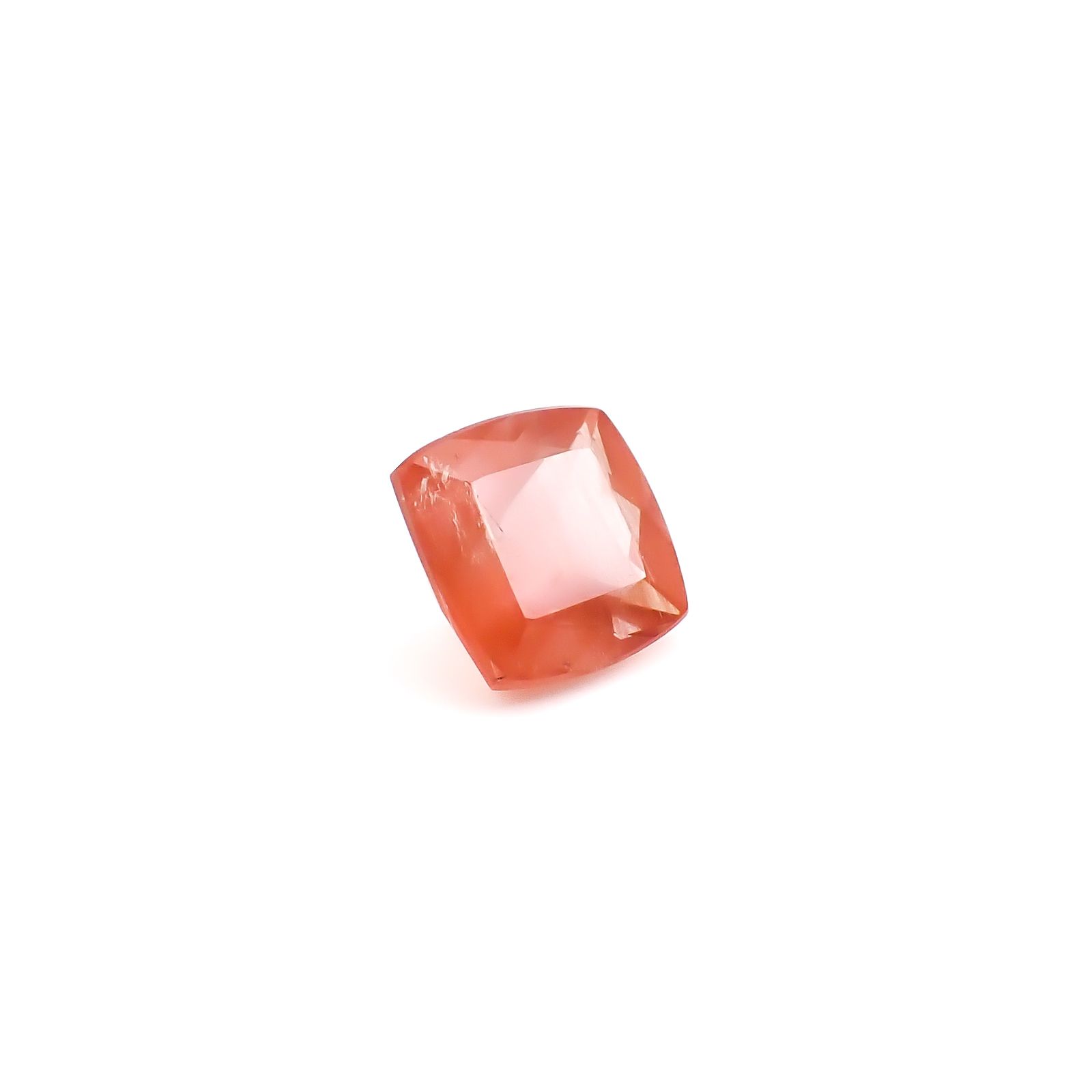 サンストーンスキャポライト(宝石名シーン・スキャポライト)タンザニア産 識別済 1.94ct / 7.6x7.6mm前後 [260832730]