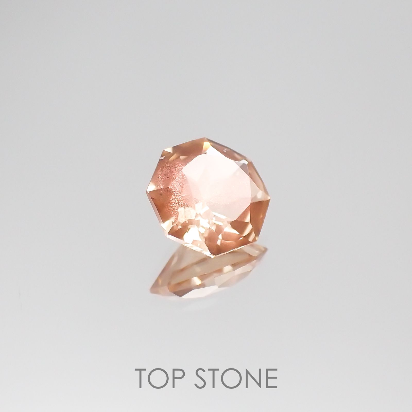 ◇オクタゴンカット◇オレゴンサンストーンSA(宝石名ラブラドライト) アメリカ・オレゴン州産 0.65ct 識別済[210610966]6×6mm前後