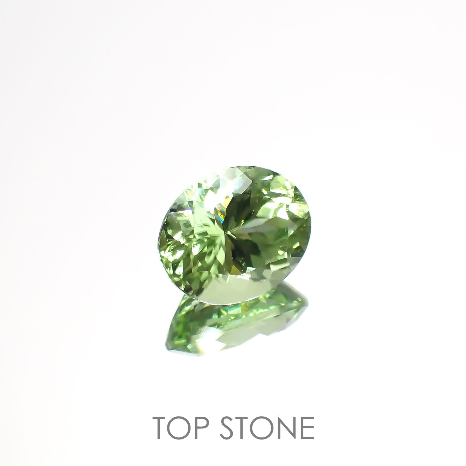 ペリドット(宝石名ペリドット)ノルウェー産 3.23ct 識別済[220918083]10x8.2mm前後