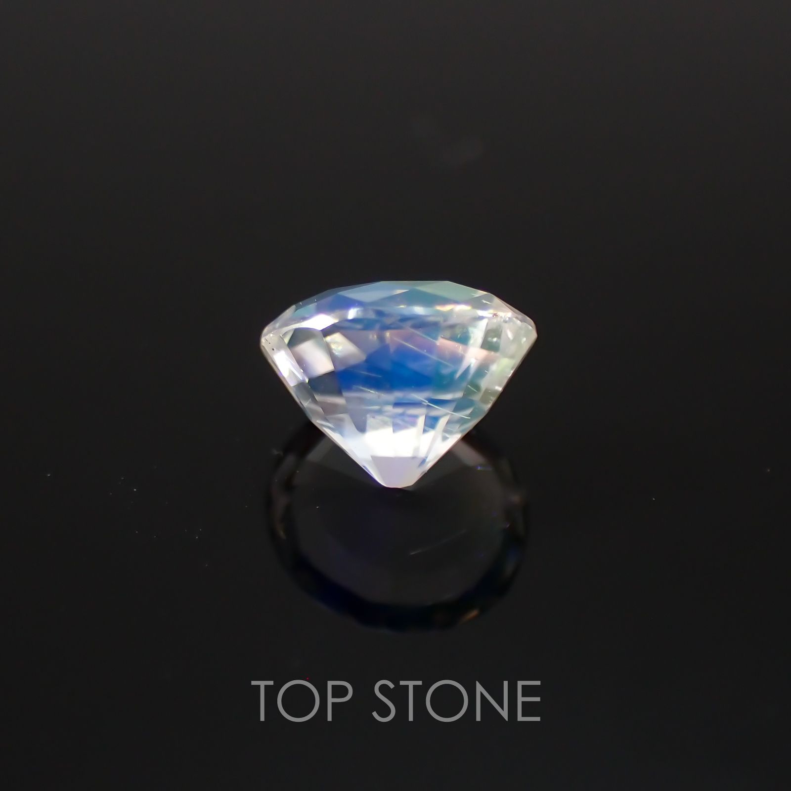 レインボームーンストーン(アンデシンラブラドライト) マダガスカル産 ルース 0.79ct[210310126]6.2×5.5mm前後