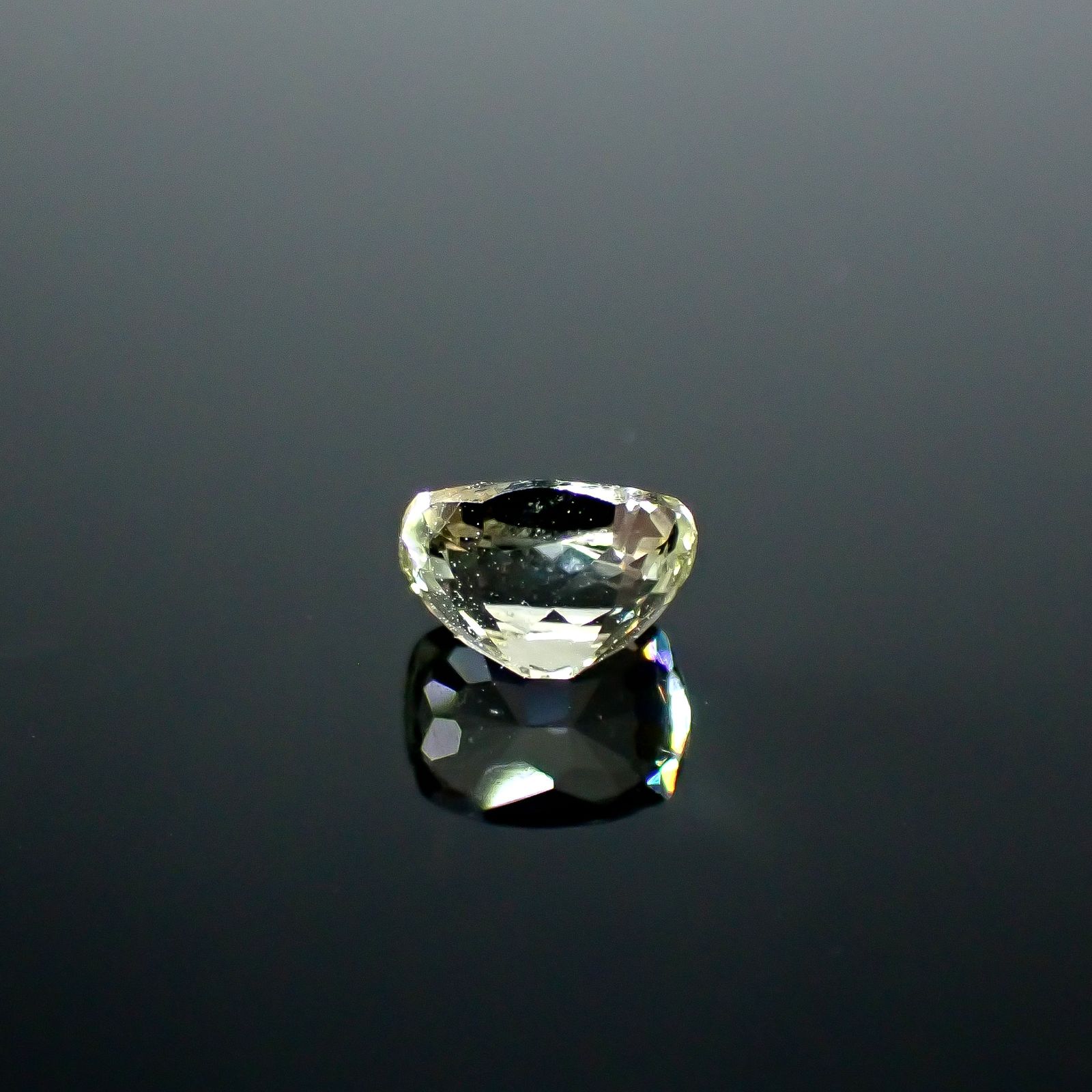 コーネルピン スリランカ産 1.19ct / 6.9x5.4mm前後 [251031232]