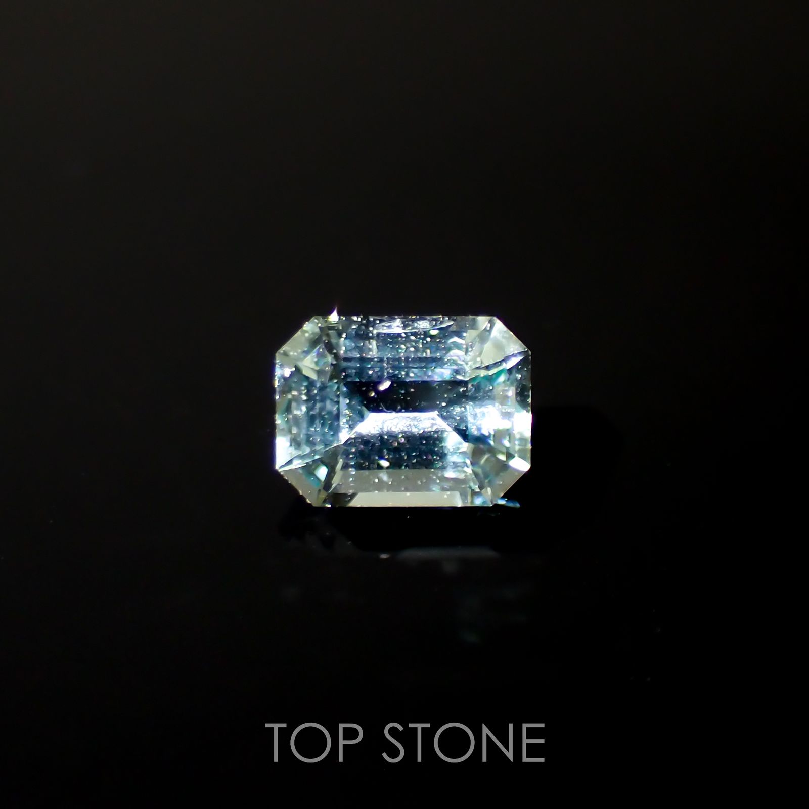 ミントベリル  ブラジル産 0.45ct[220616676]5.4x4mm前後