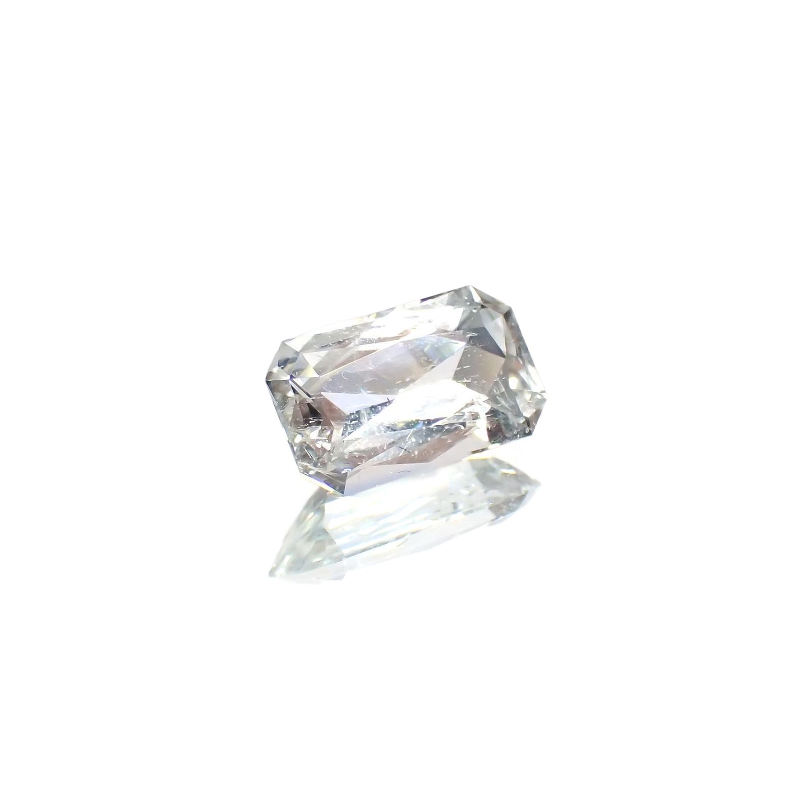 ジェレメジェバイト(宝石名エレメージェバイト)ナミビア産 ソ付(彩珠) 1.288ct / 8.8x5.3mm前後 [230823128]