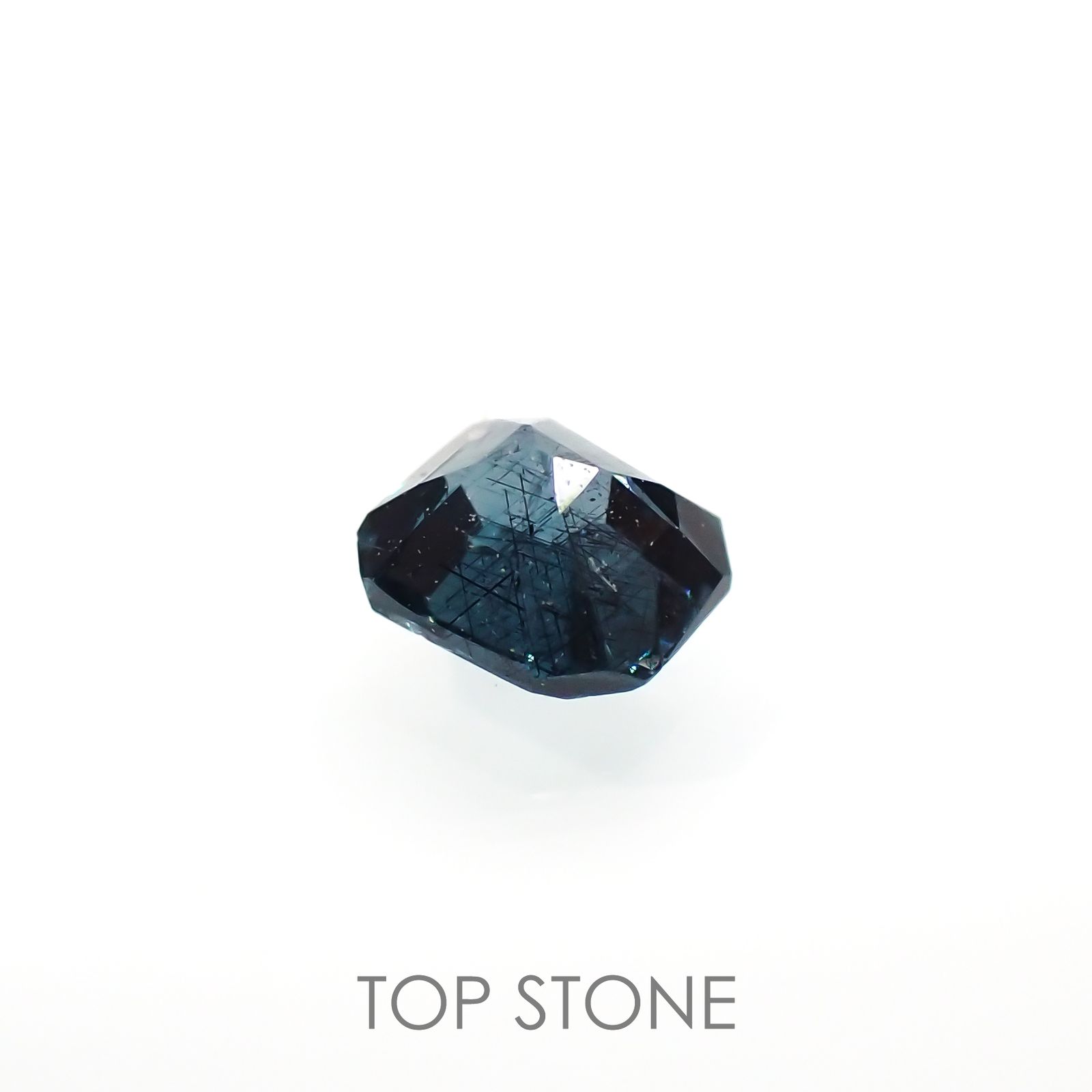 カラーチェンジガーネット アレキタイプ(宝石名ガーネット)マダガスカル・ベキリー産 0.16ct 識別済[220616543]3.1x2.8mm前後